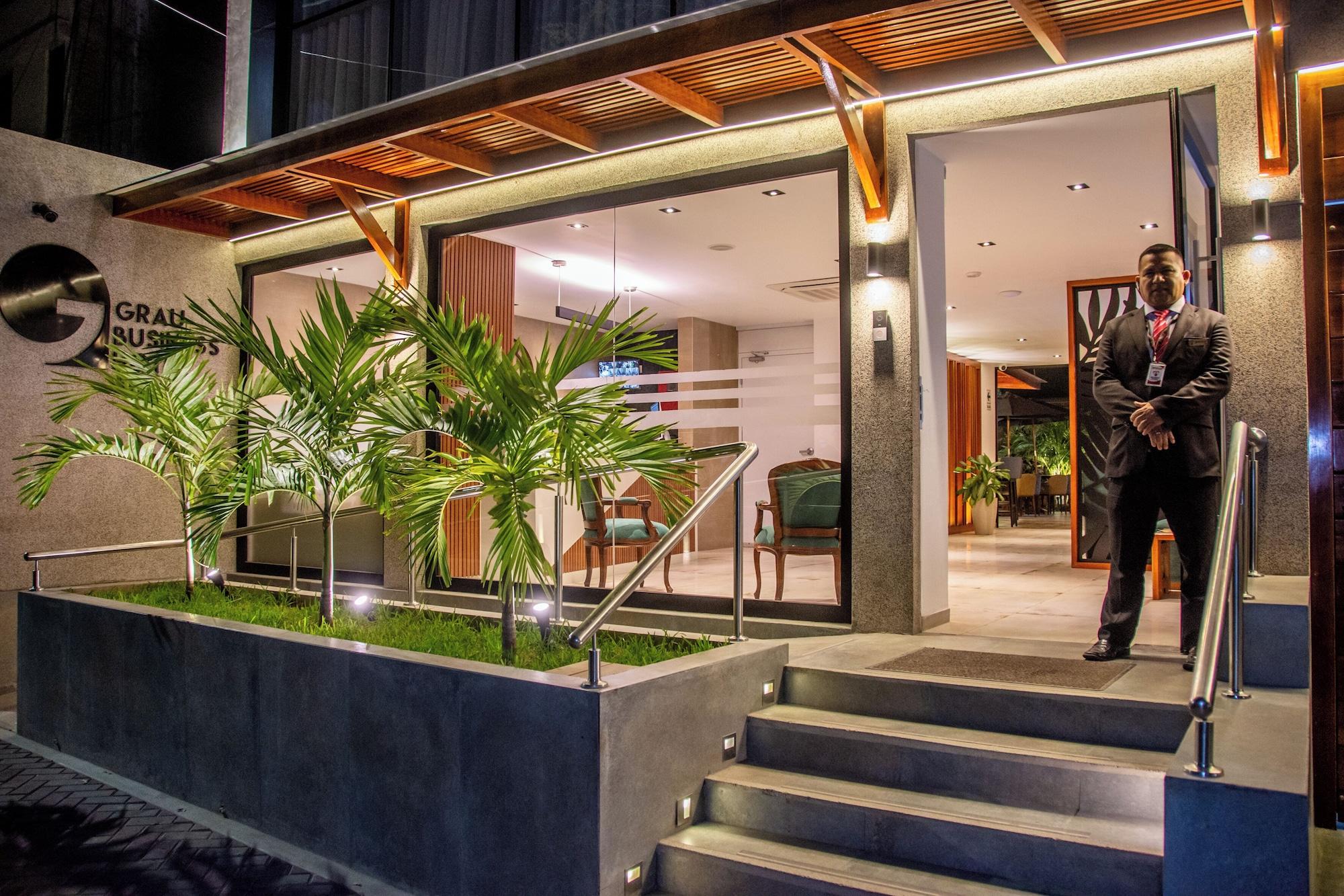 Vista Exterior GRAU BUSINESS HOTEL