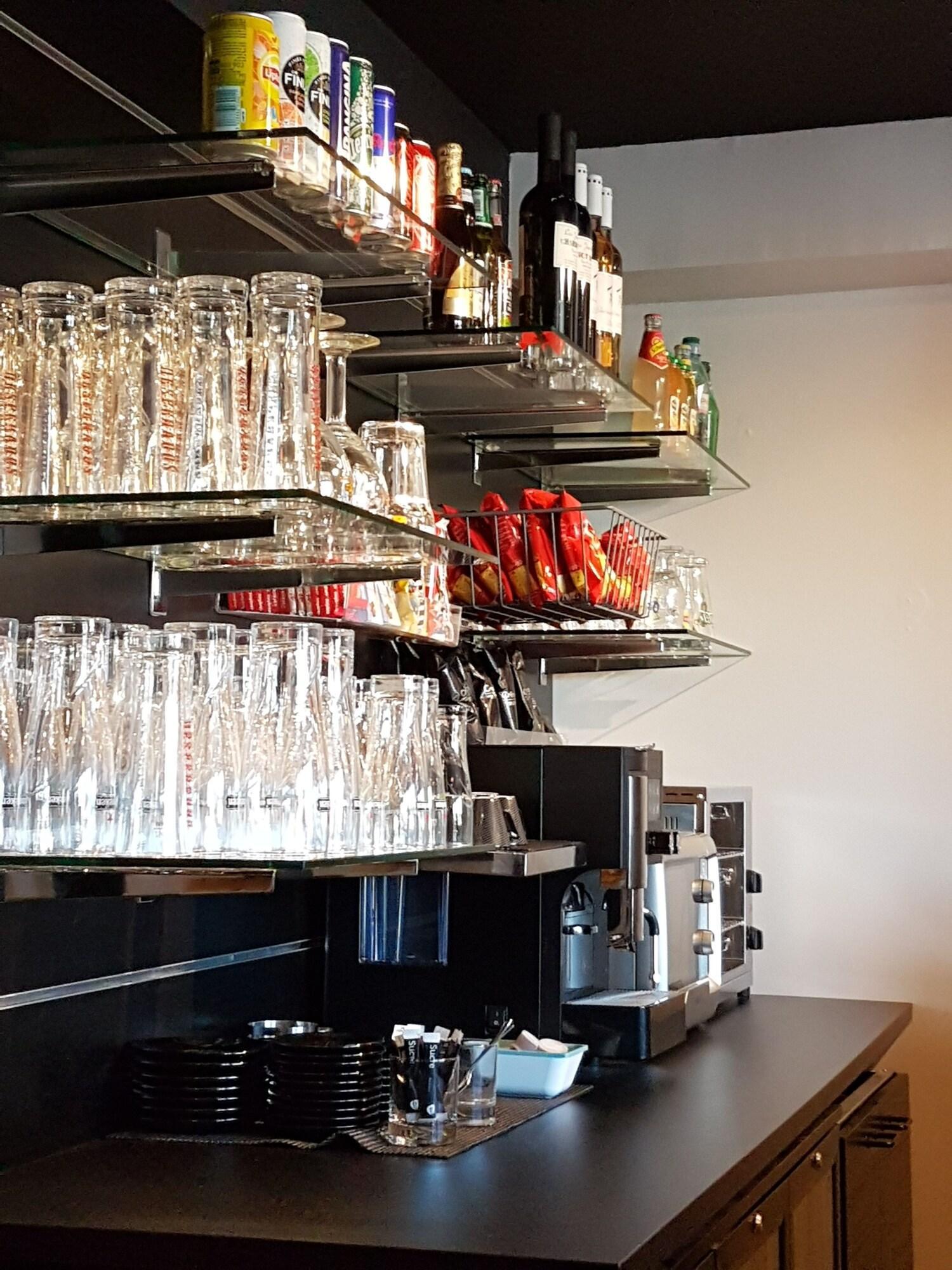 Bar/Salón Brit Hotel Montpellier Parc Expo