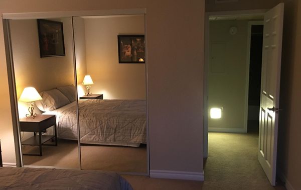 Only 5 mins West from Strip. Near the airport, Allegiant Stadium, T-Mobile Arena - Hoteles con jacuzzi en Las Vegas, Nevada