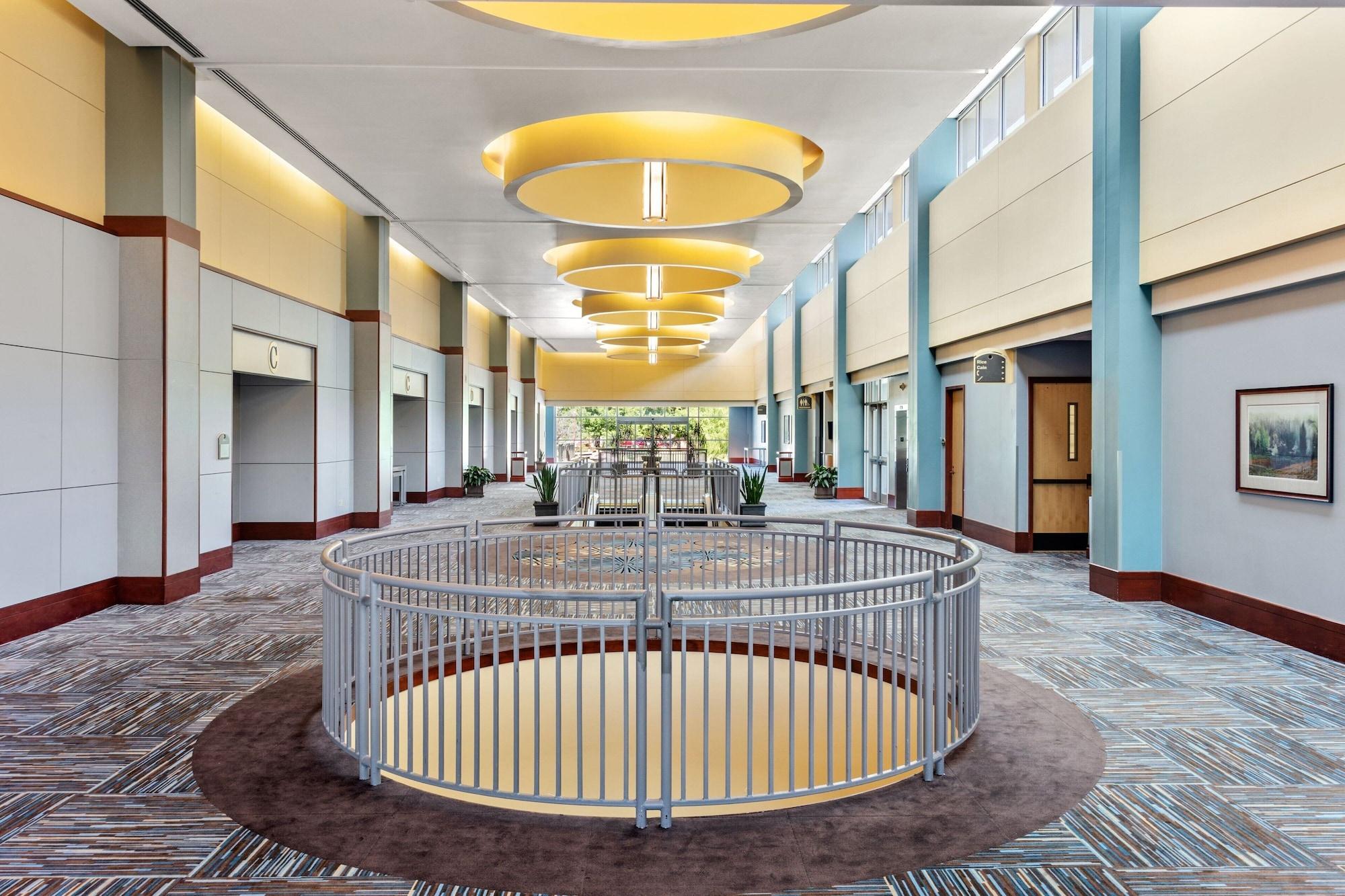 Vista Lobby Delta Hotels by Marriott Midwest City at the Reed Conference Center