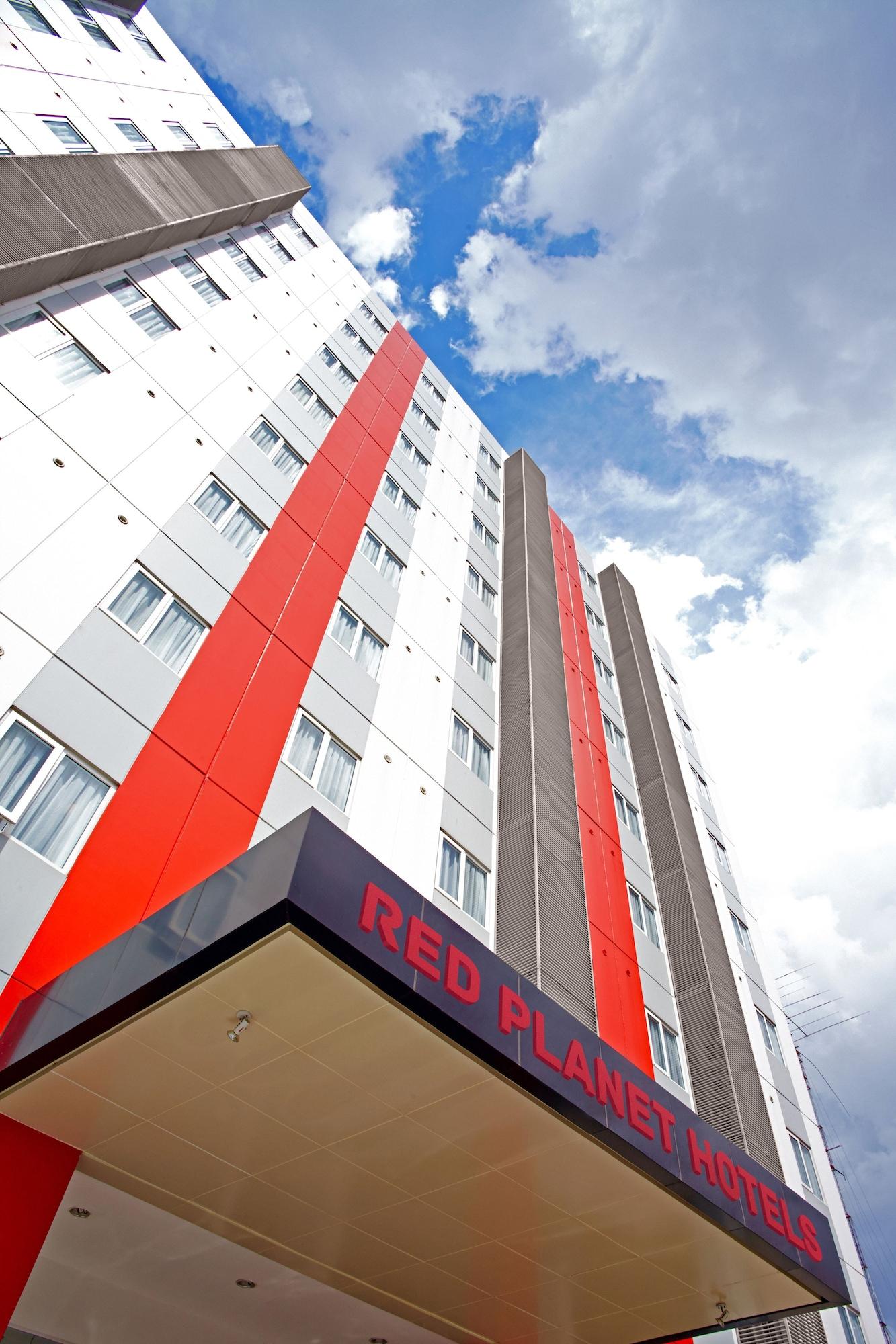 Vista Exterior Red Planet Bekasi