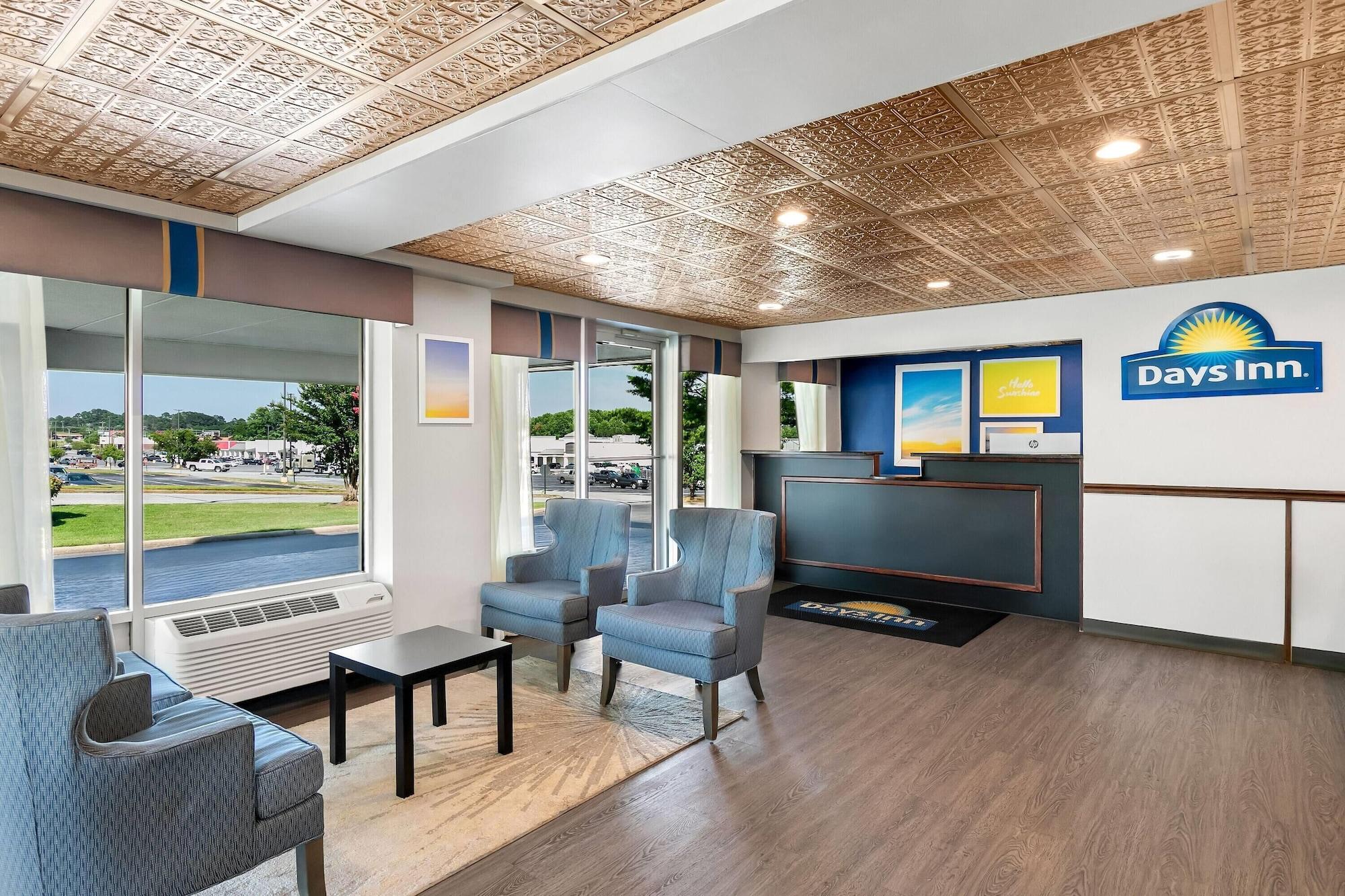 Vista Lobby Days Inn by Wyndham Seneca / Clemson Area