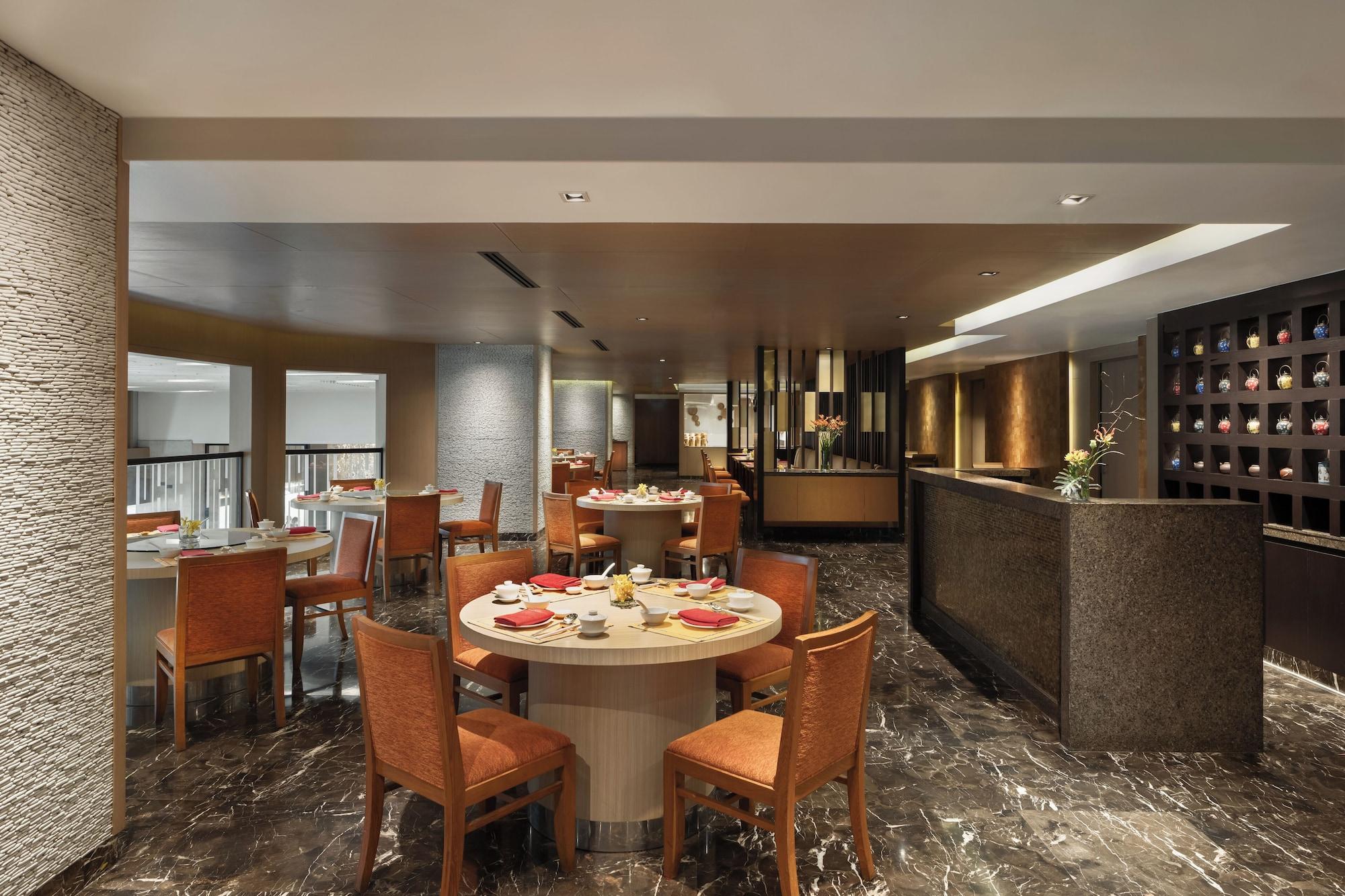 Restaurant Avani Ratchada Bangkok Hotel