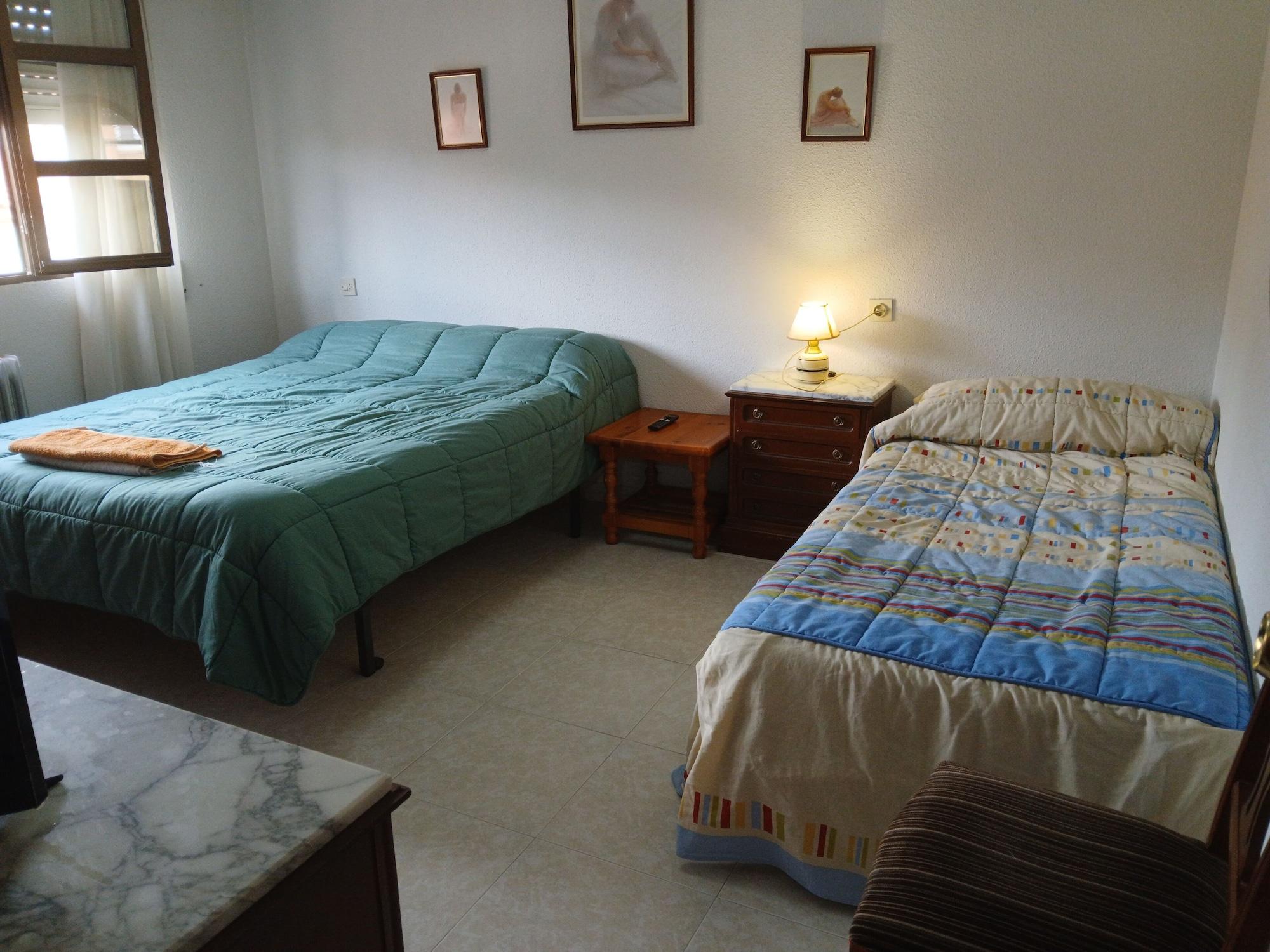 Varios Room-triple Room in Chalet in Toledo