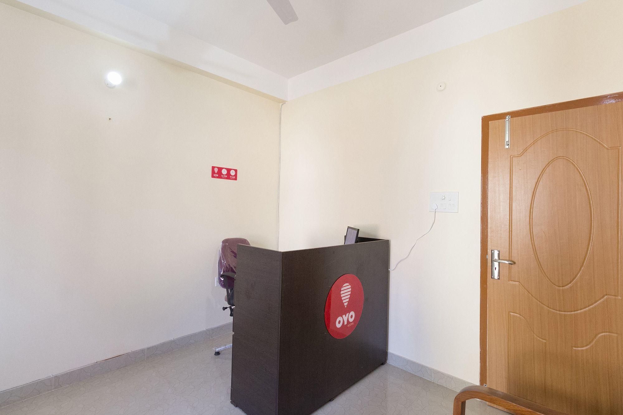 Vista Lobby OYO 8209 Stay Down Town