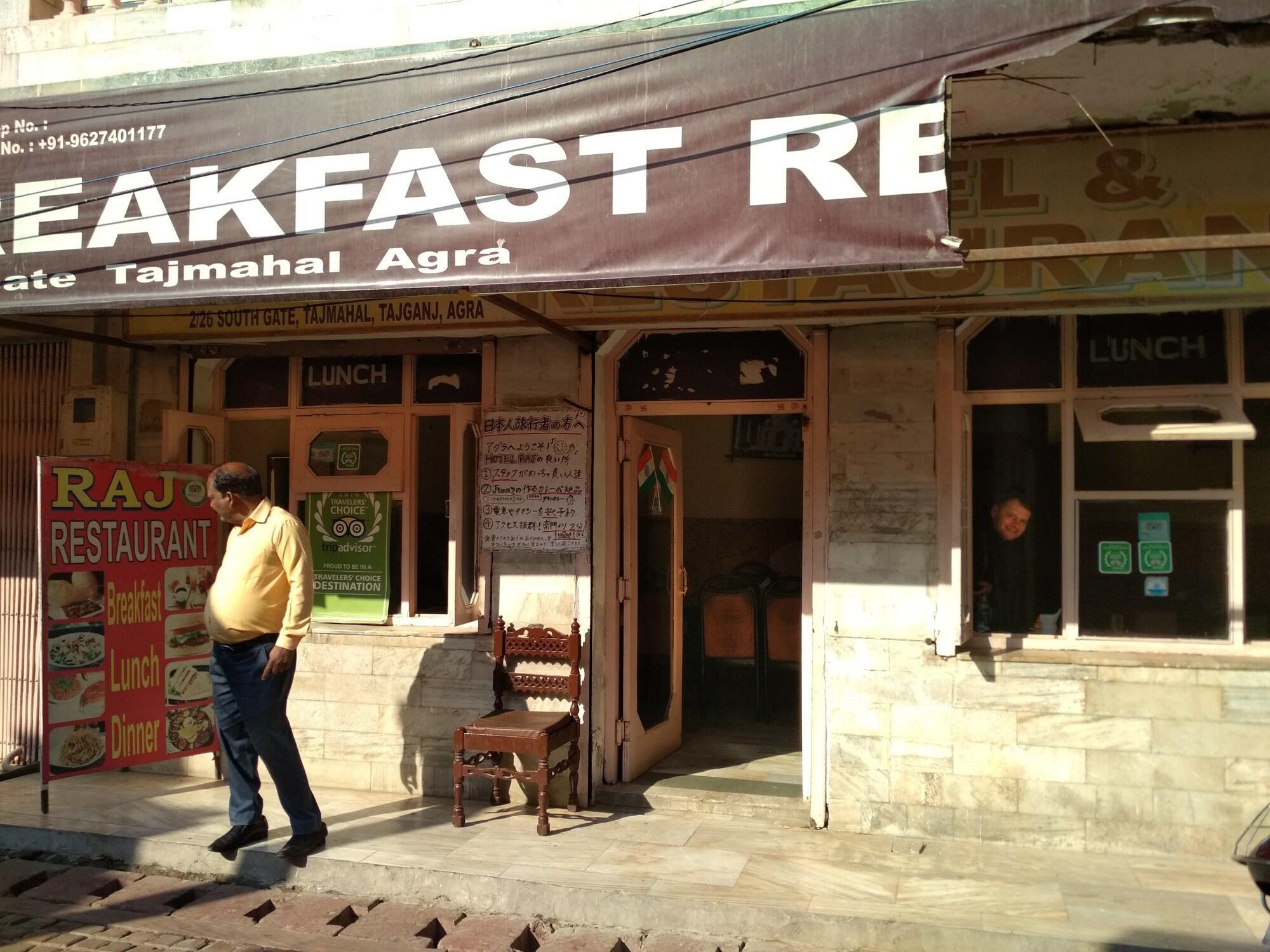 Vista Exterior Hotel Raj Bed & Breakfast