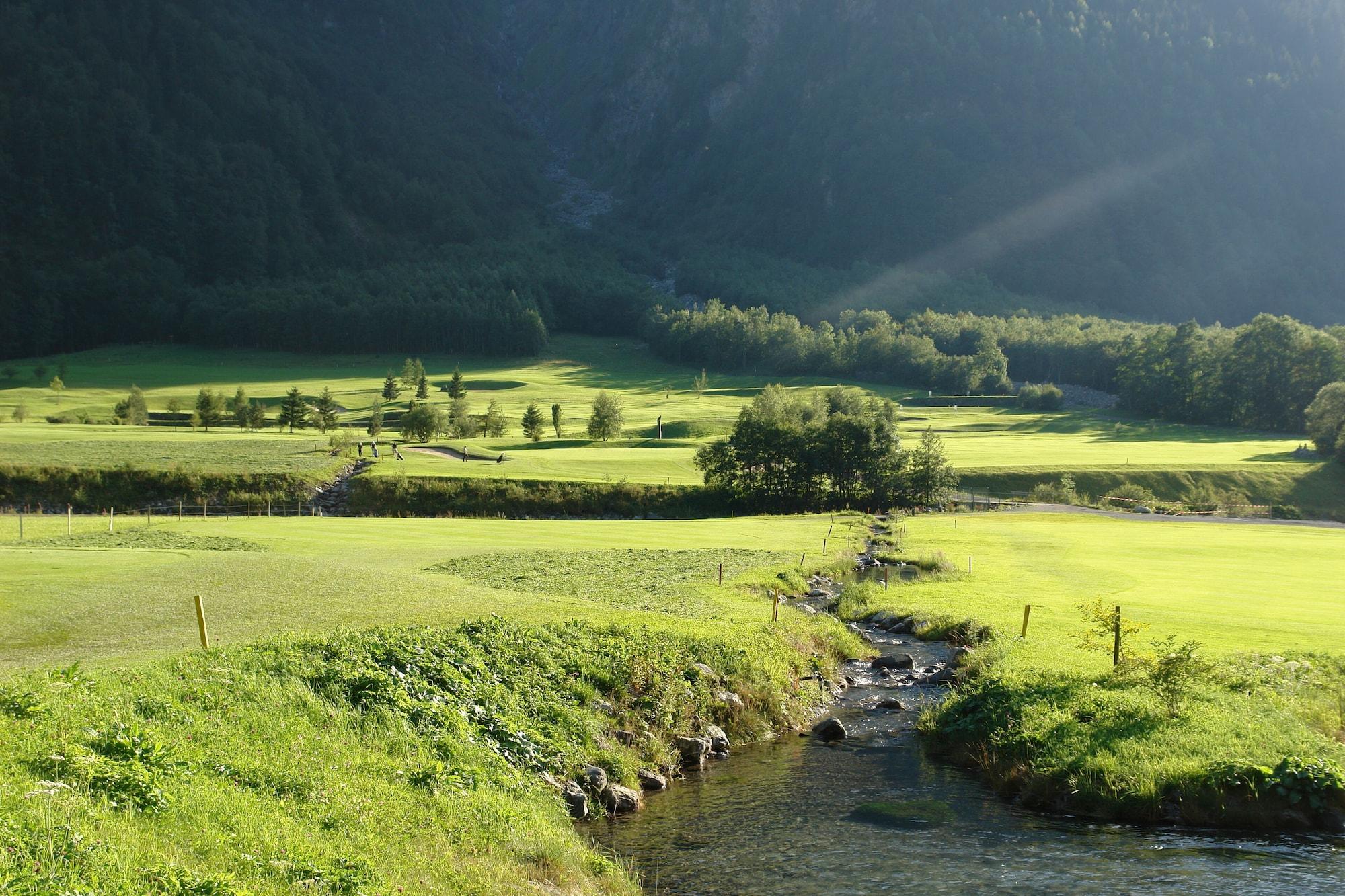 Campo de Golf Bellevue-Terminus - Urban Lifestyle Hotel