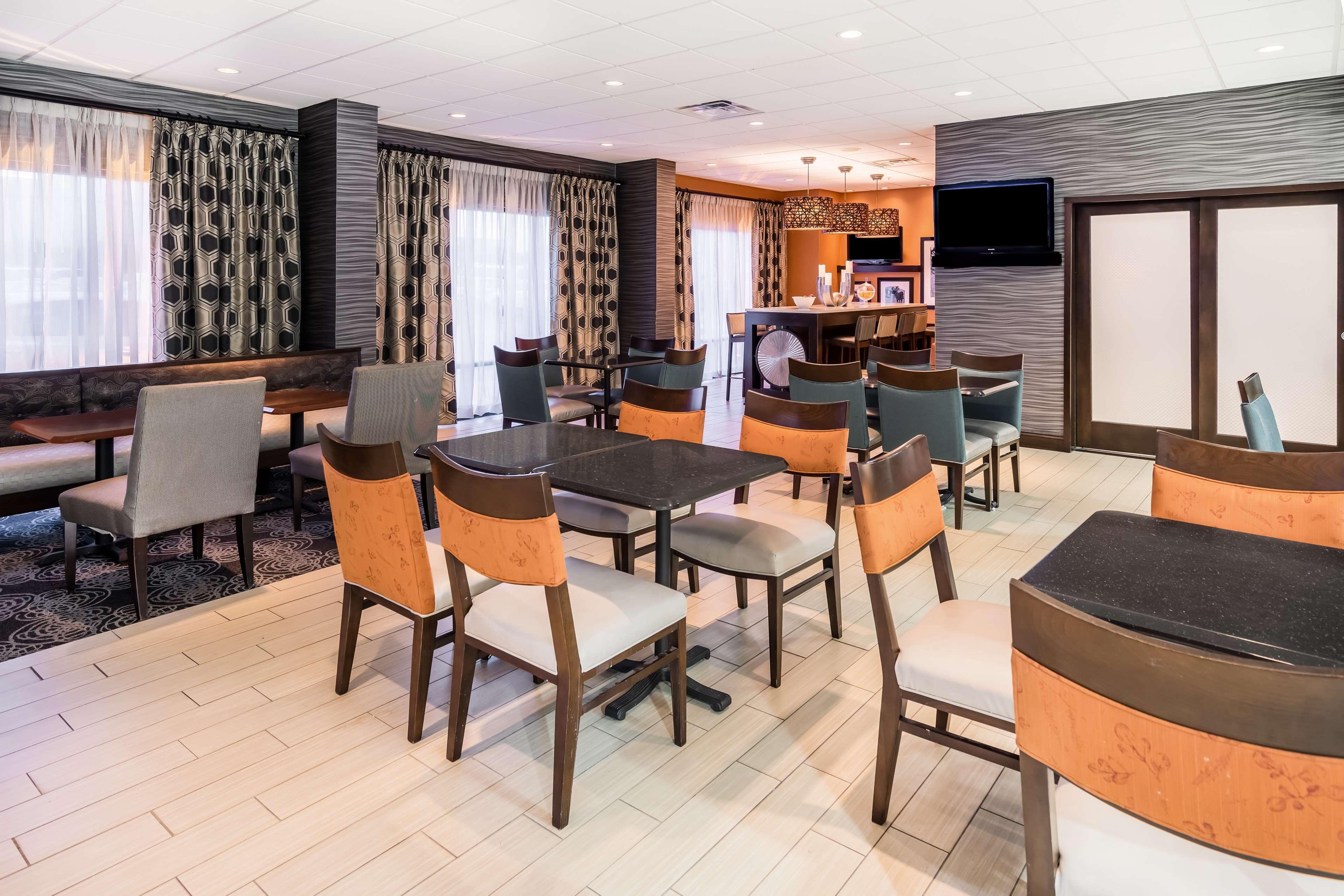 Vista Lobby Hampton Inn Dover