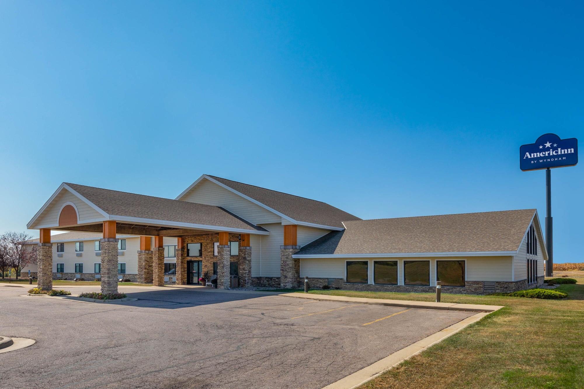 Vista Exterior AmericInn by Wyndham Jackson