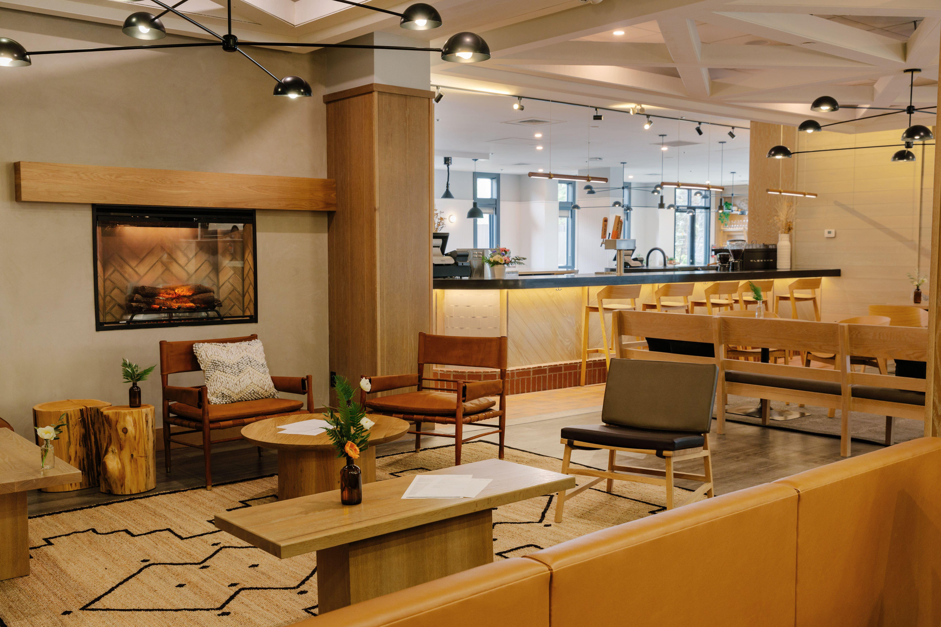 Bar/Salón Elk + Avenue Hotel