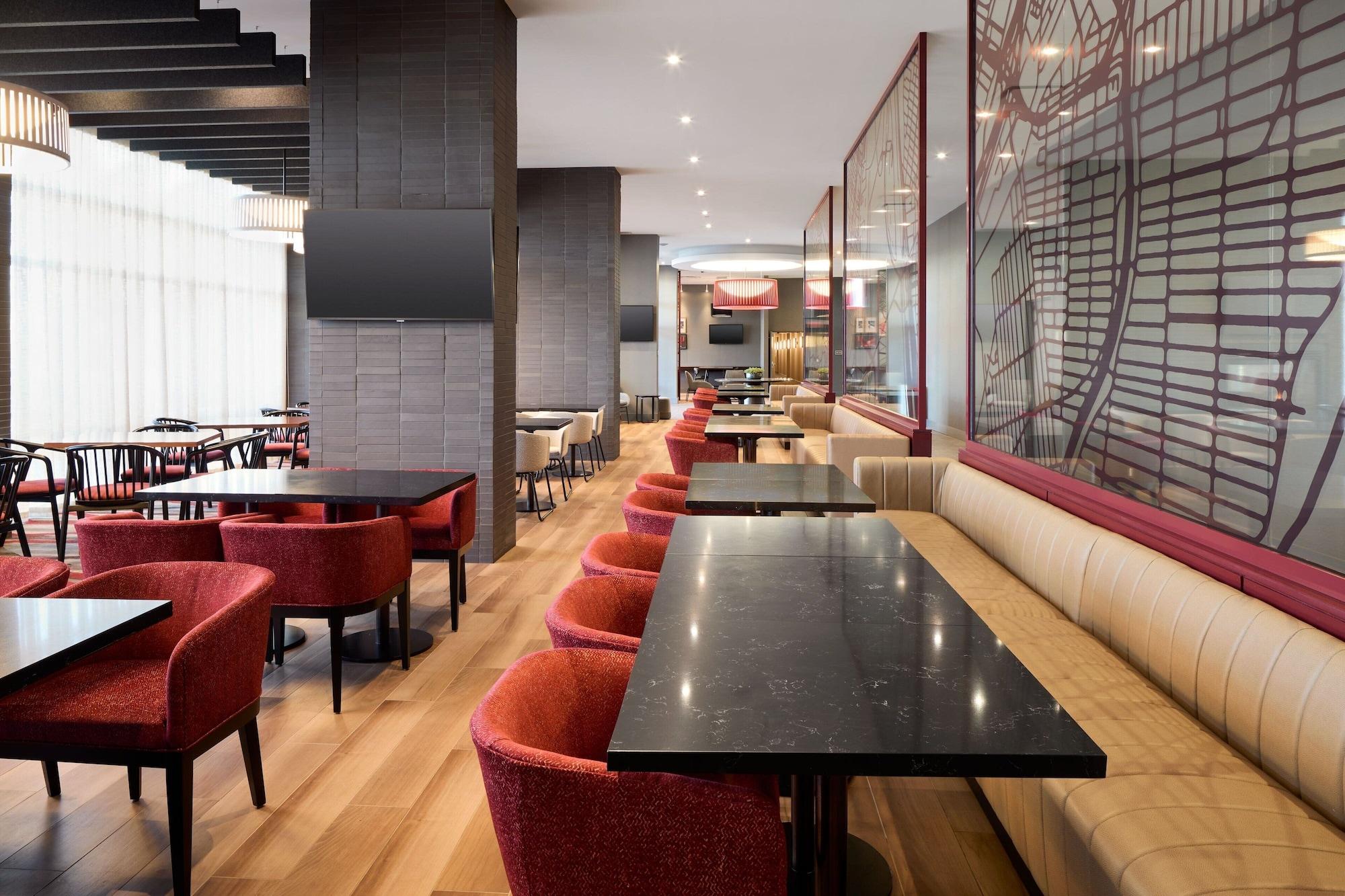 Restaurant Residence Inn by Marriott Montreal Airport