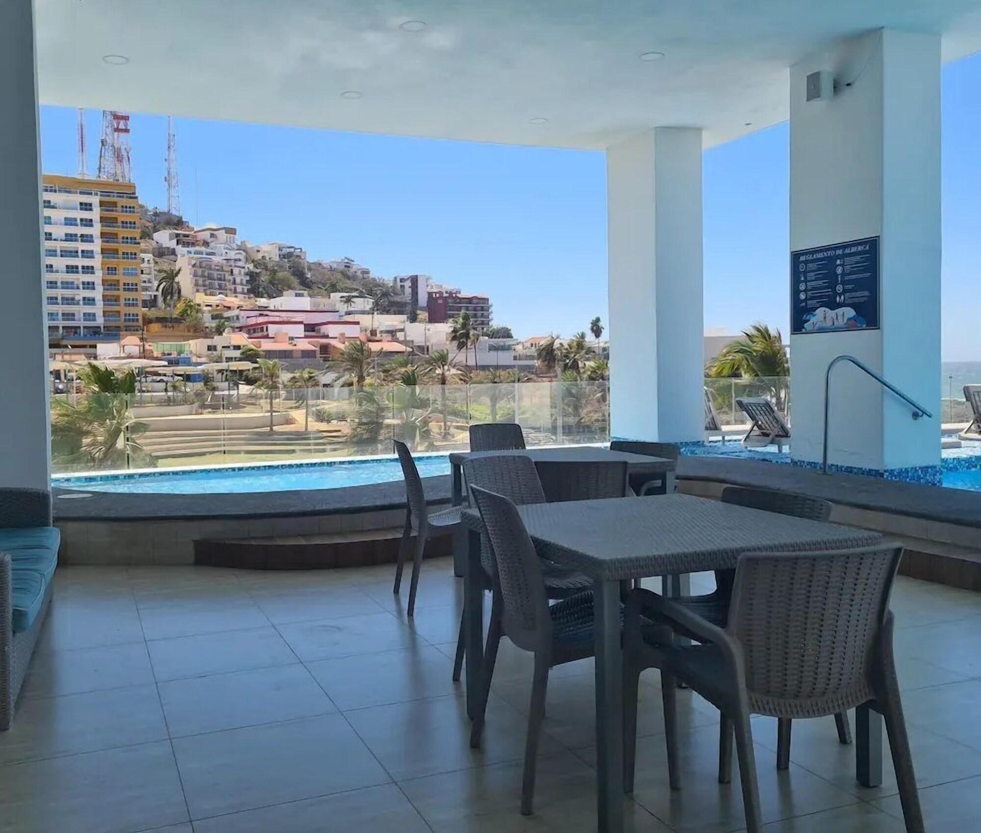 Vista Piscina CONDO BC-F