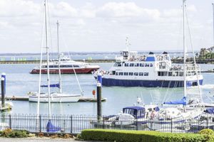 Alquiler Vacacional - Cowes 2 Bedrooms 2 Bathrooms With Marina Views, Good Reviews And Rates. IOW.
