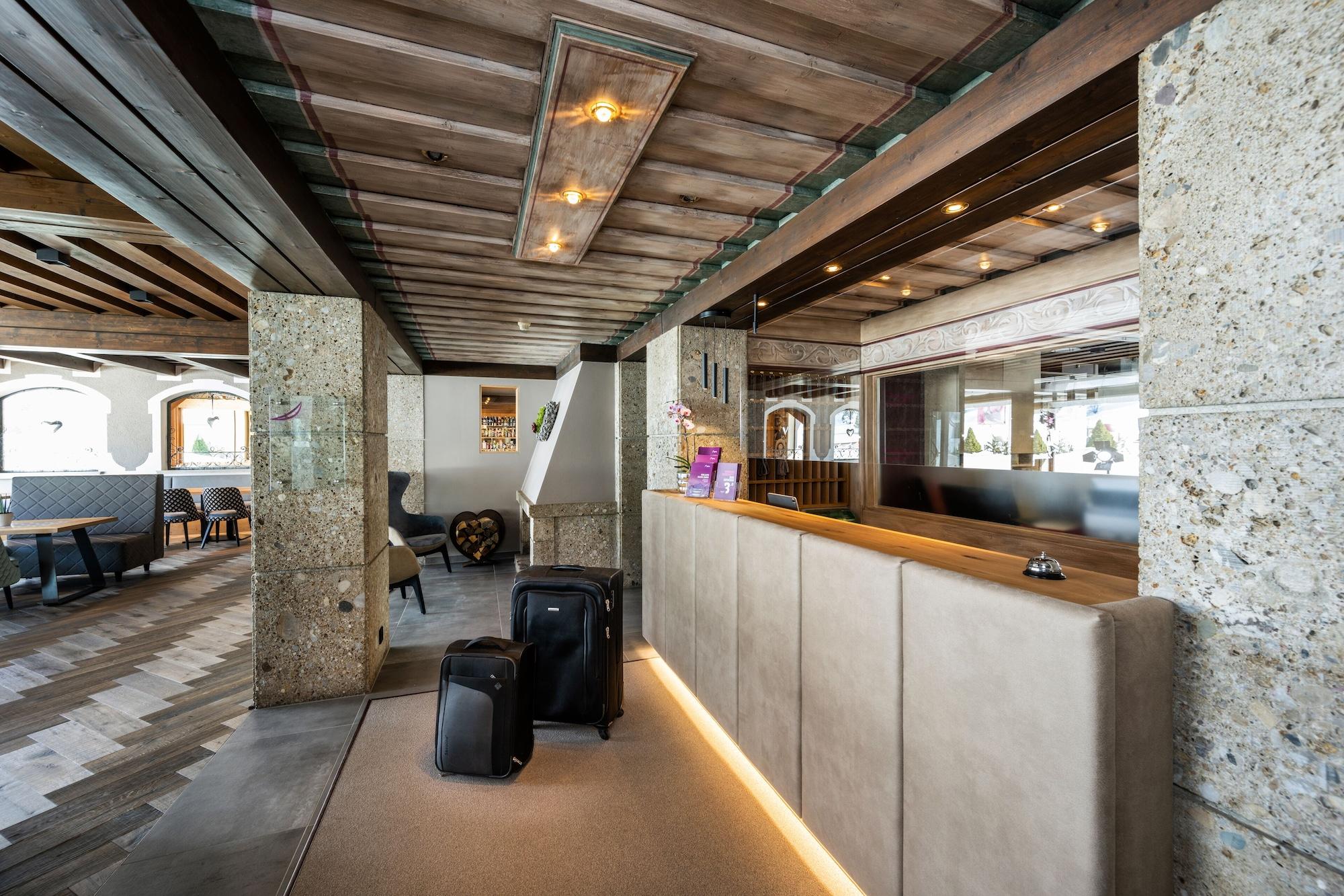 Vista Lobby Hotel Alpina