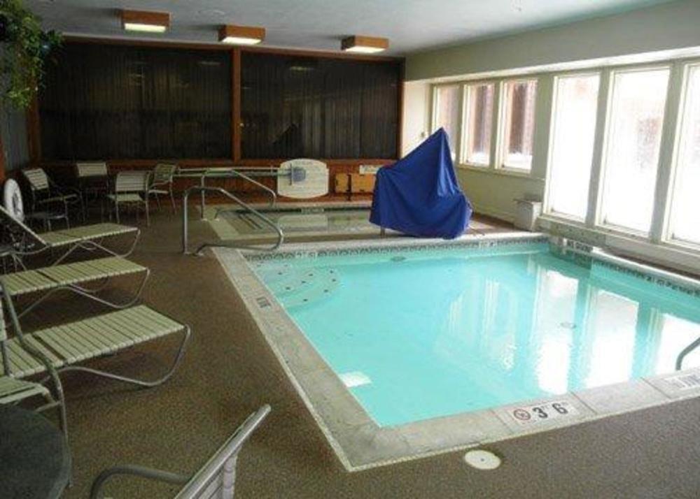 Vista Piscina Quality Inn & Suites