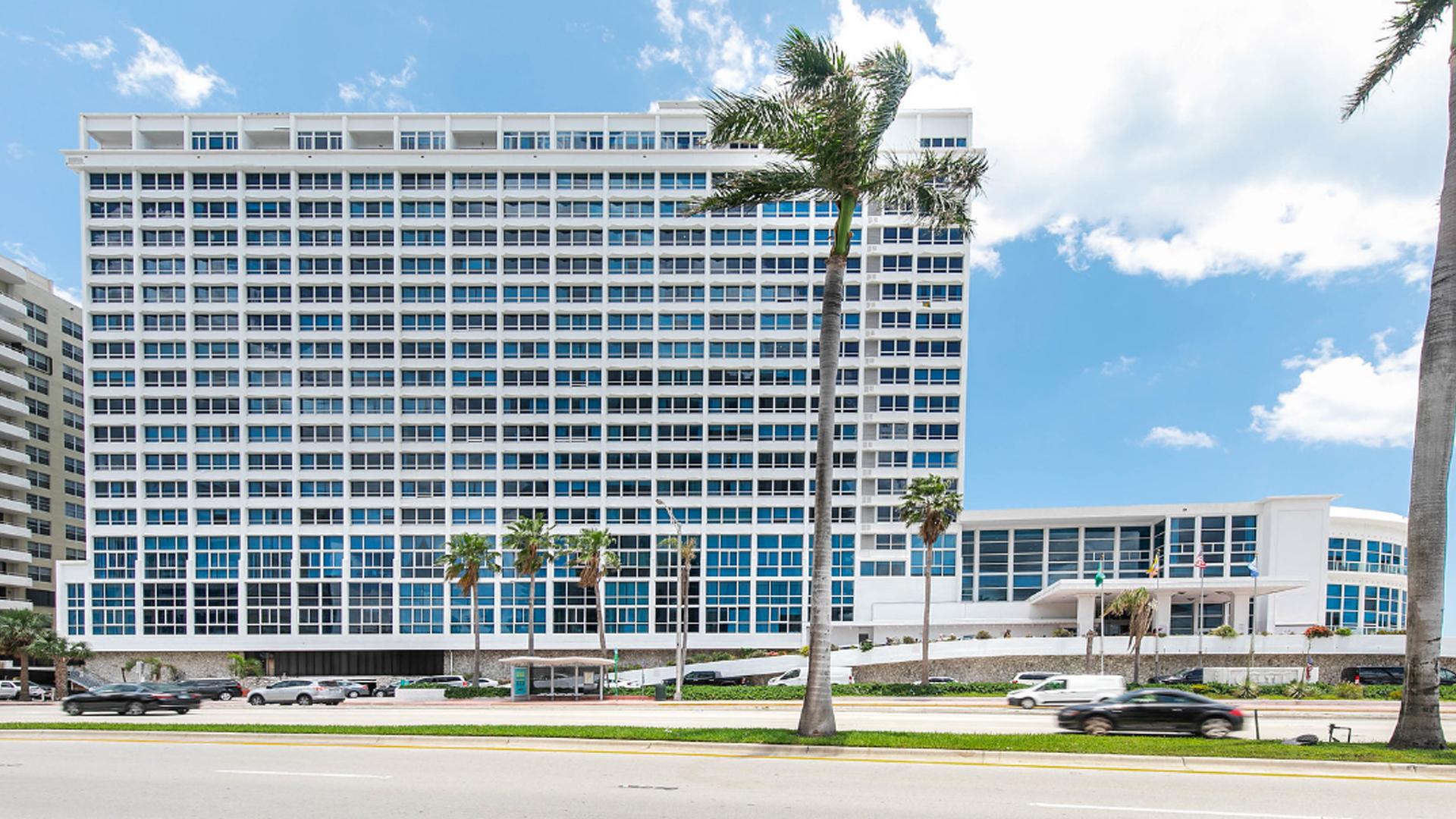 Vista Exterior New Point Miami Beach Apartments