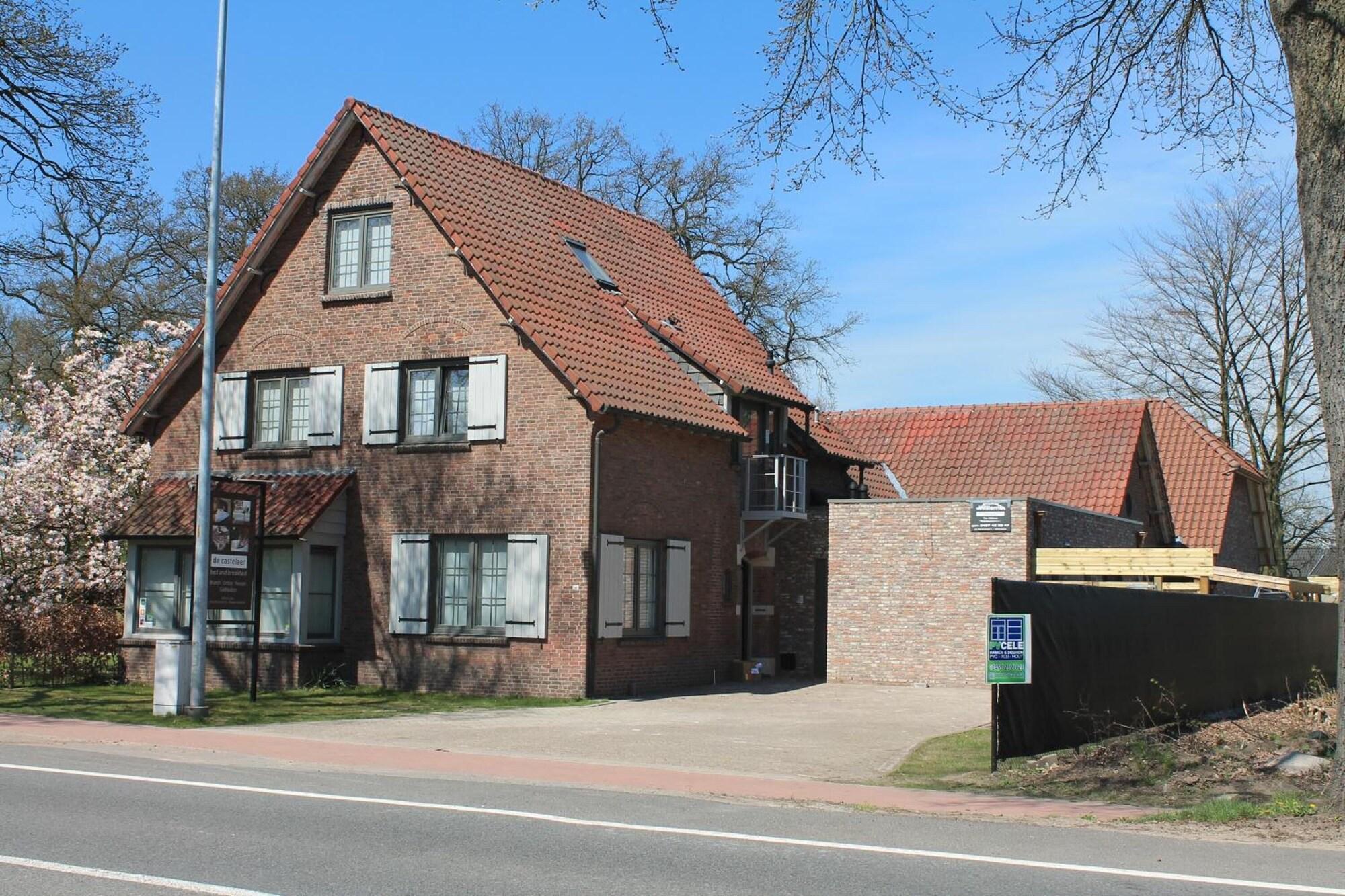 Vista Exterior De Casteleer