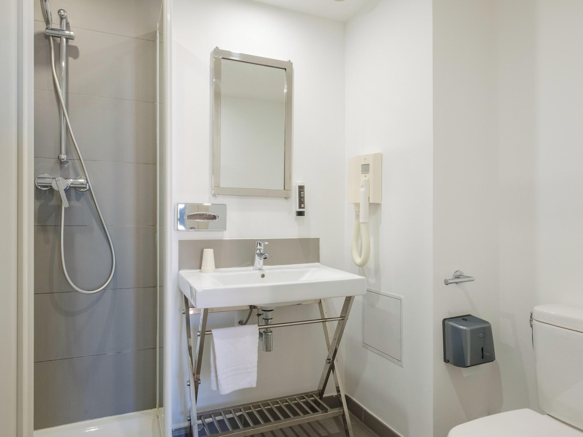 Equipamiento de Habitación B&B HOTEL Antibes Juan-les-Pins