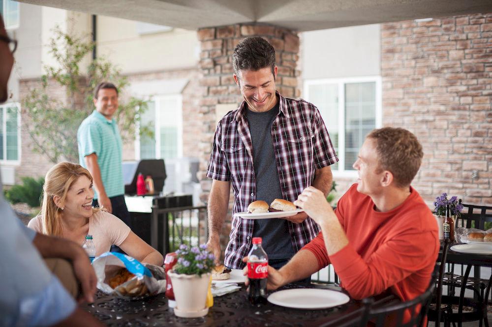 Restaurant Candlewood Suites College Station At University