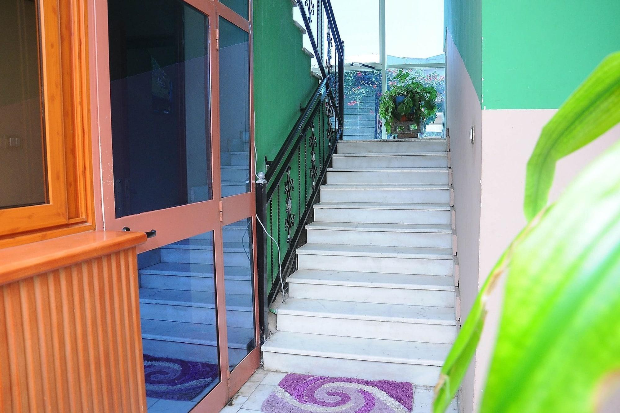 Varios MM Apartment Guest House