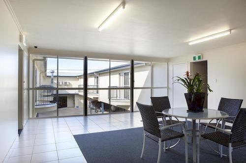 Vista Lobby Mandarin Motel Macksville