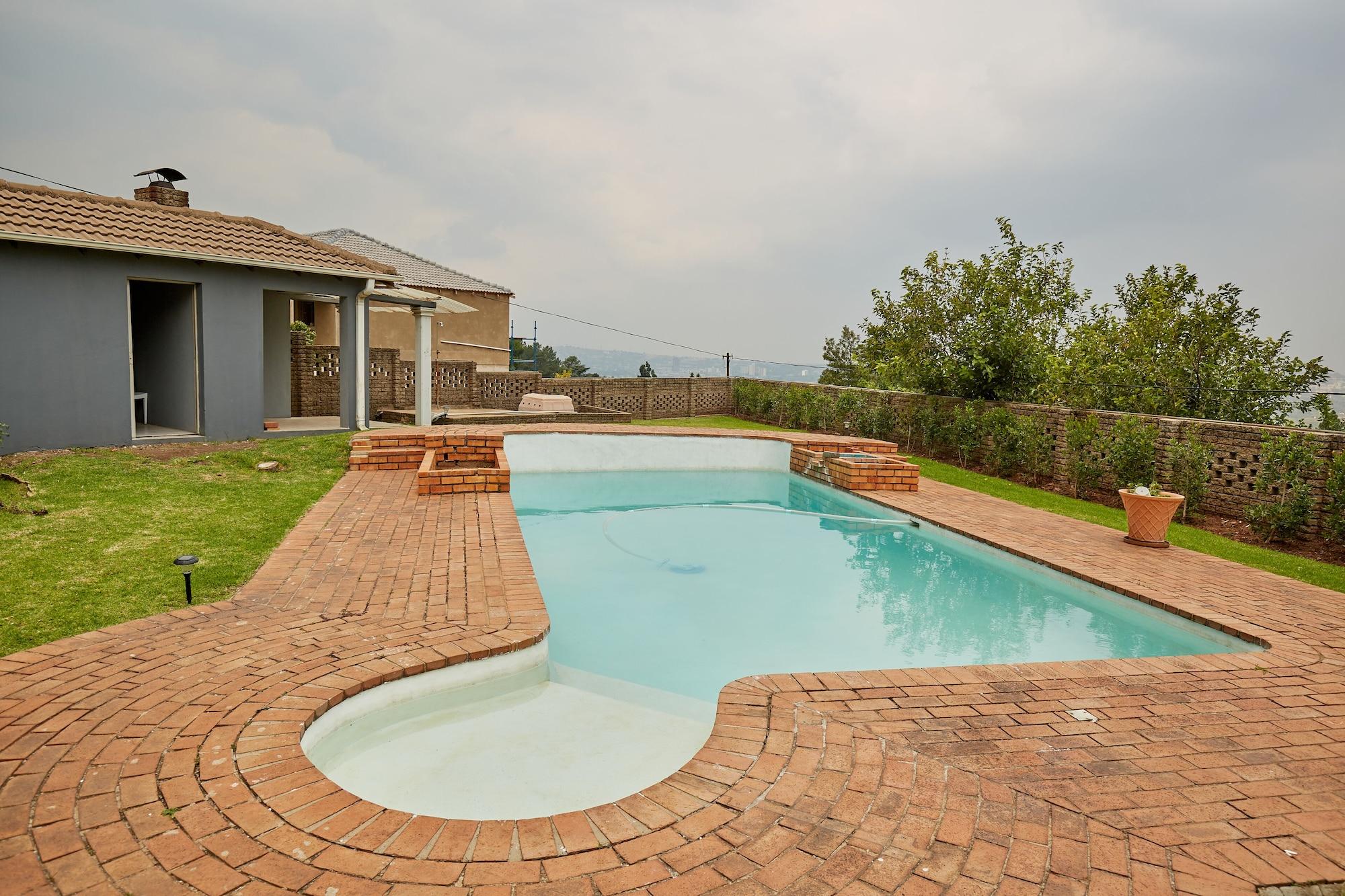 Varios Daze House