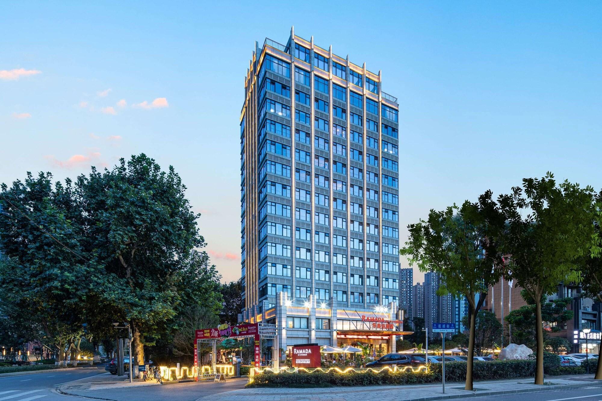 Vista Exterior Ramada by Wyndham Wuhan Qingshan