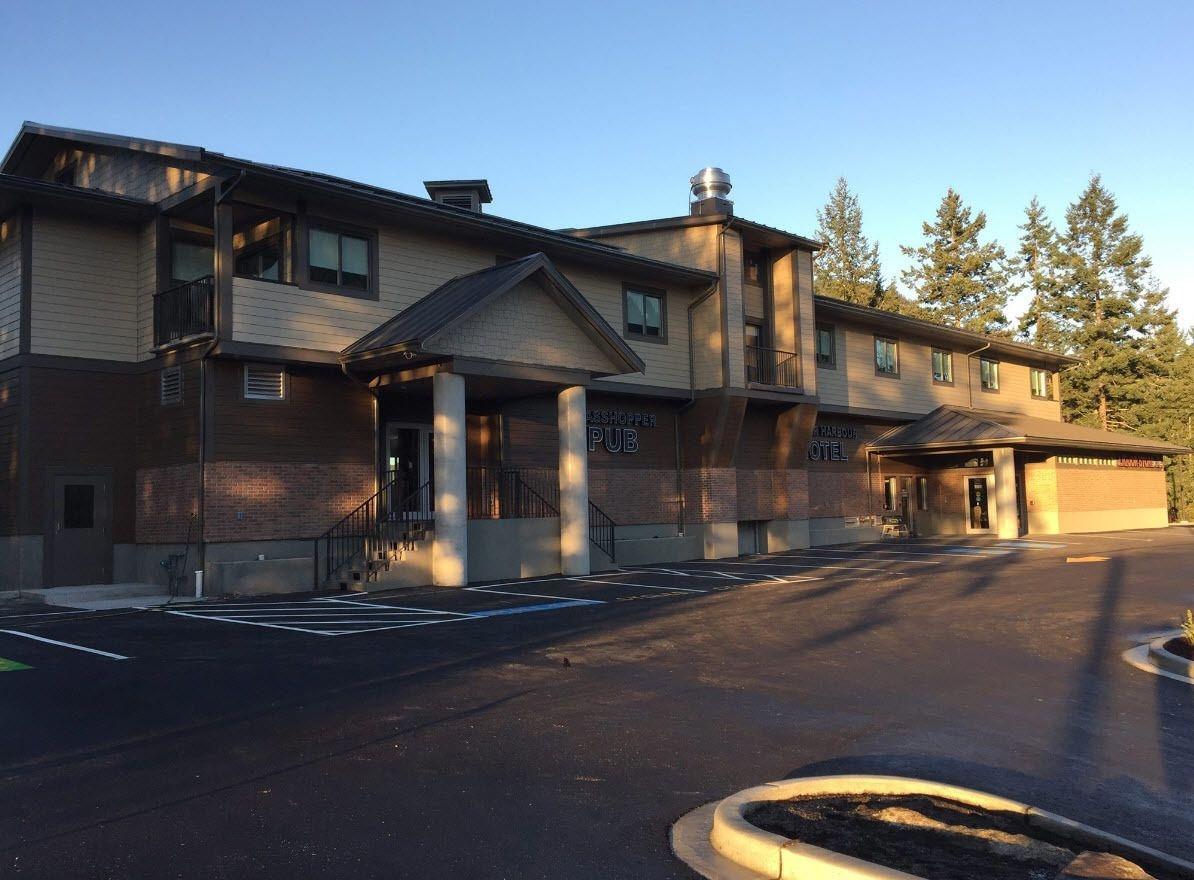 Varios Pender Harbour Hotel