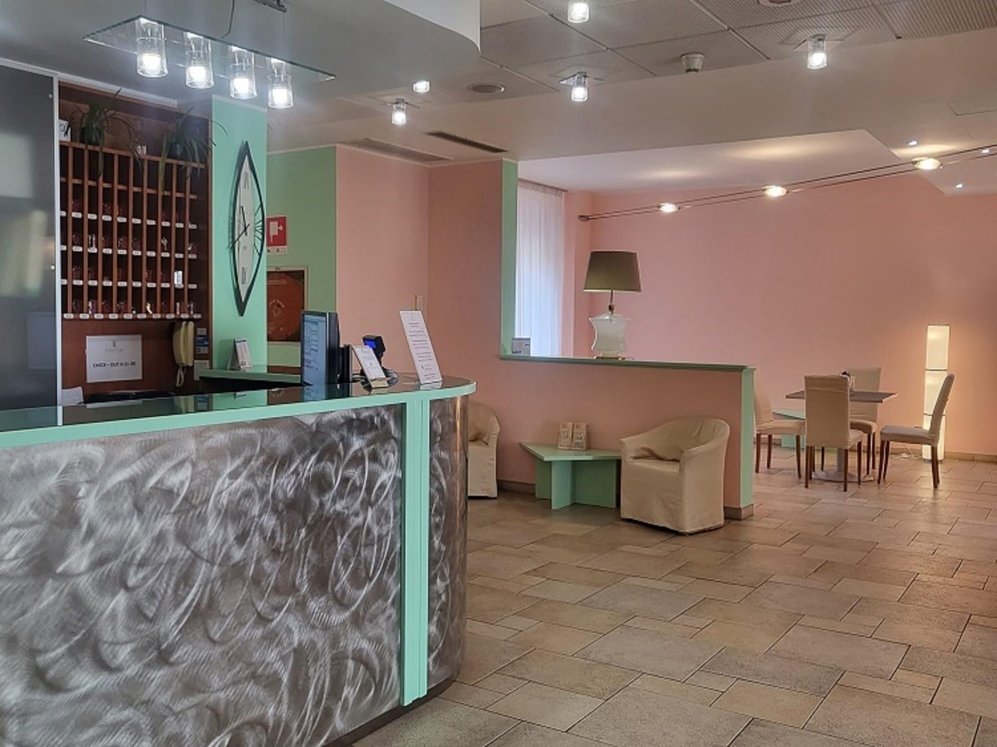 Varios Hotel Lux