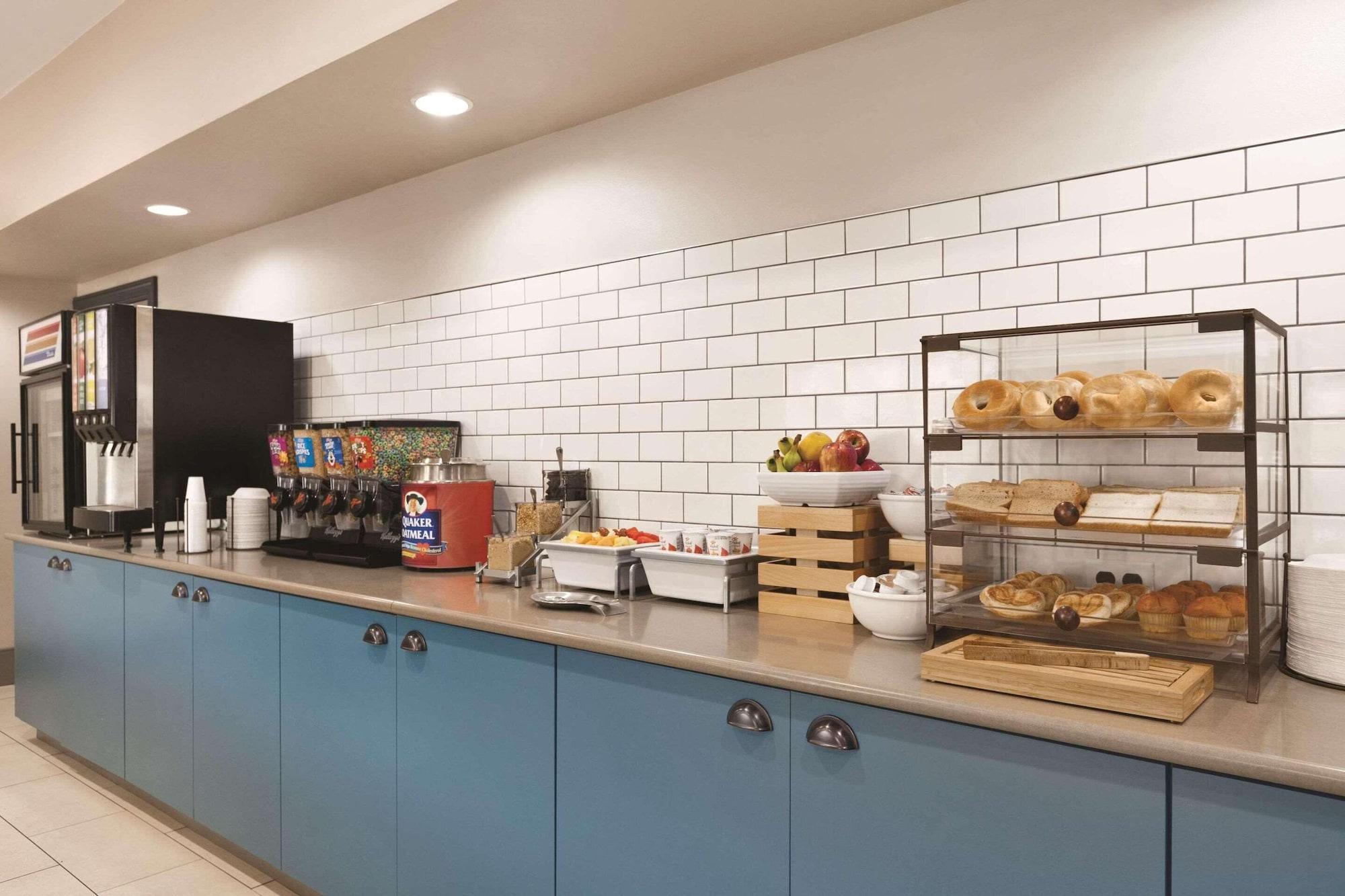 Restaurant Country Inn & Suites by Radisson, Washington, D.C. East - Capitol Heights, MD
