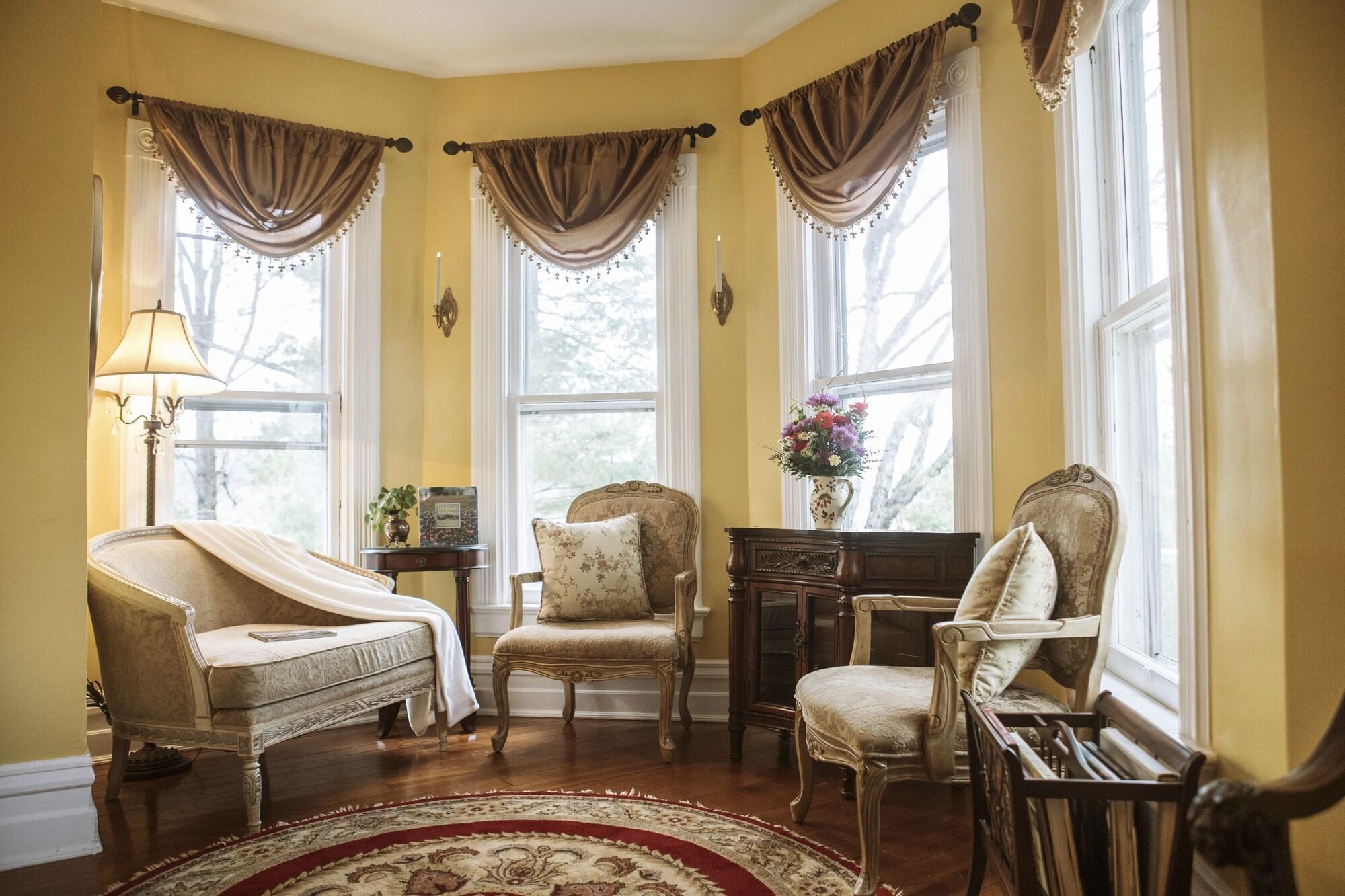 Vista Lobby Biltmore Village Inn B&B