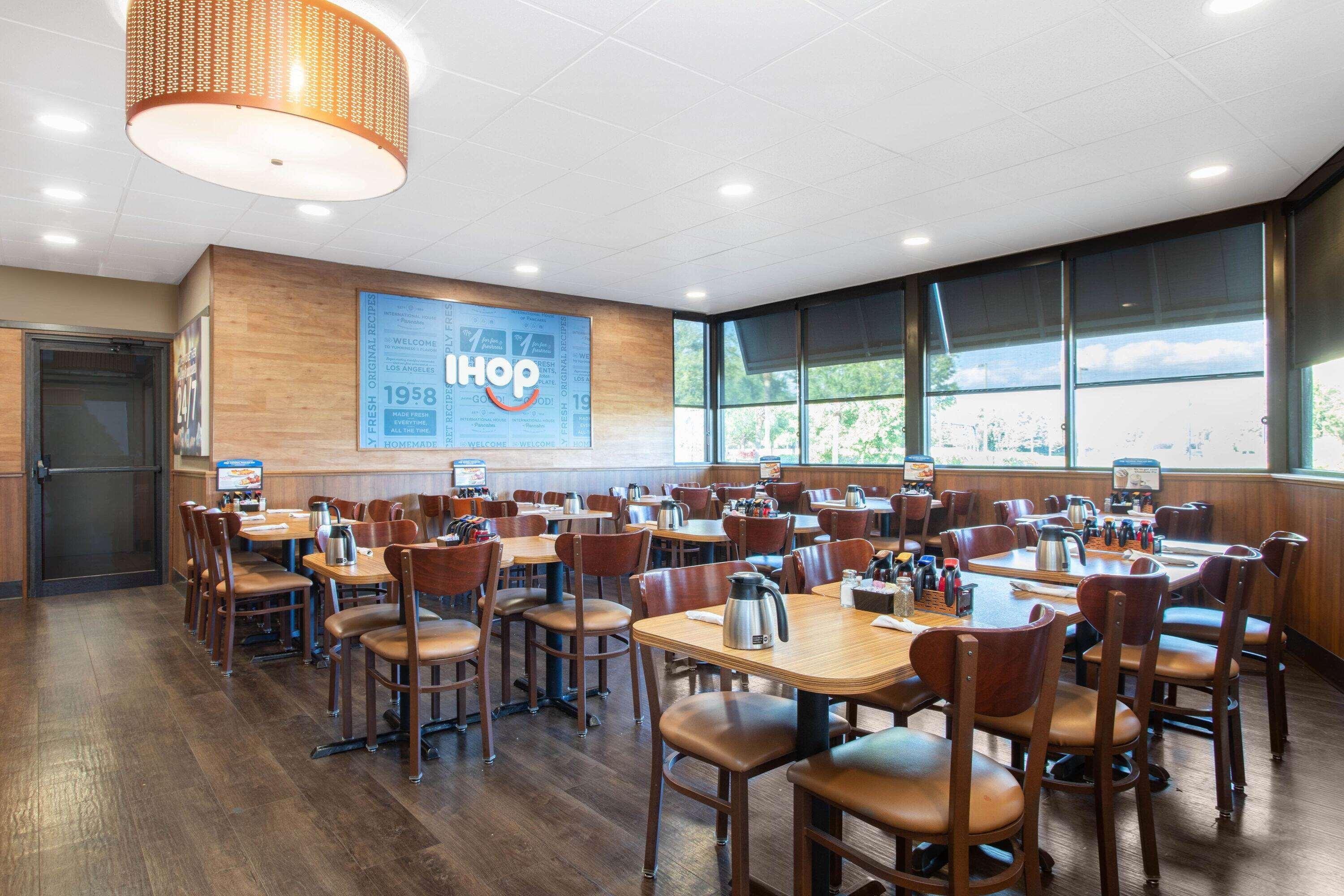 Restaurant Days Inn by Wyndham Orlando Conv. Center/International Dr