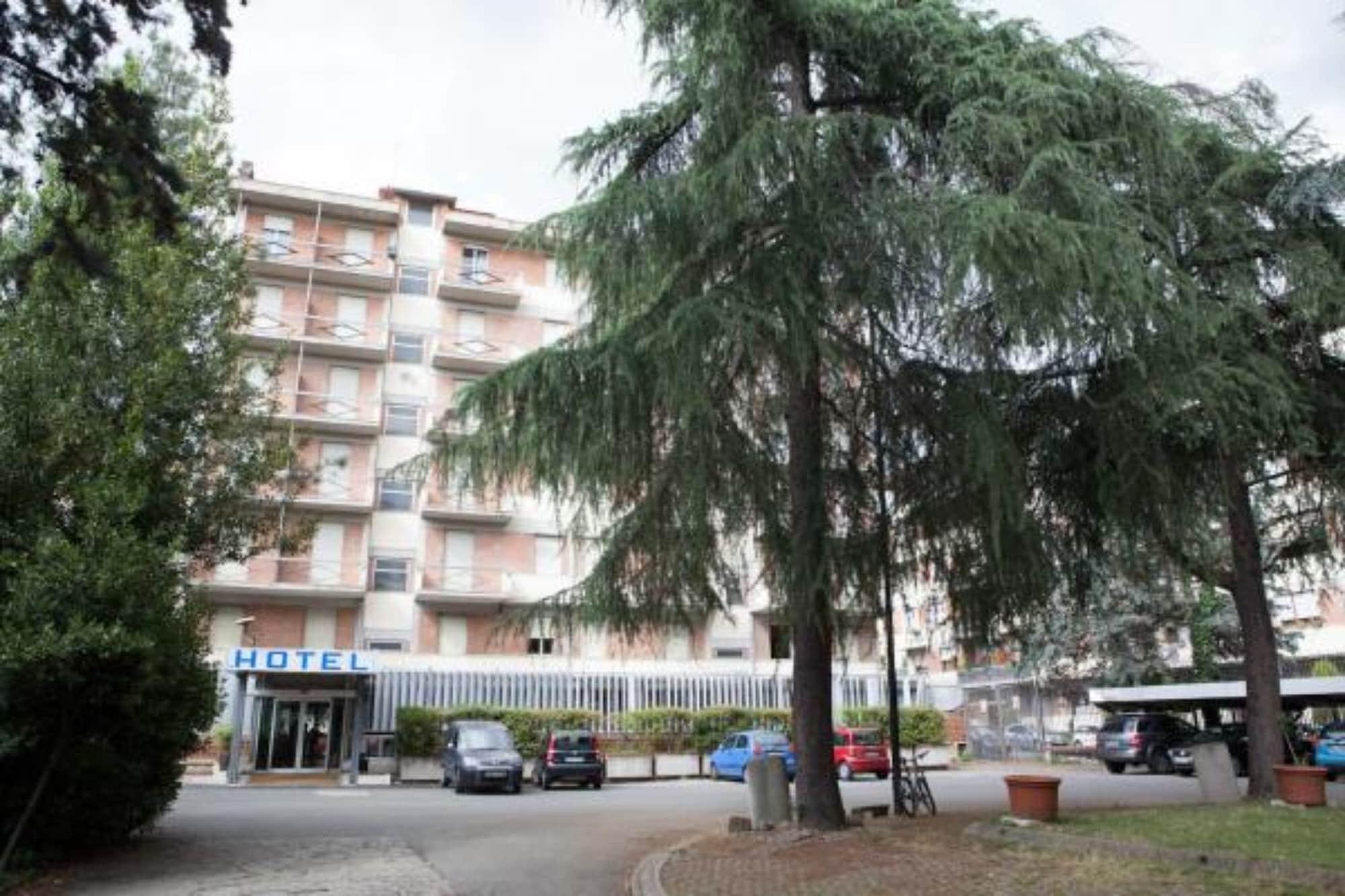 Vista Exterior Auto Park Hotel
