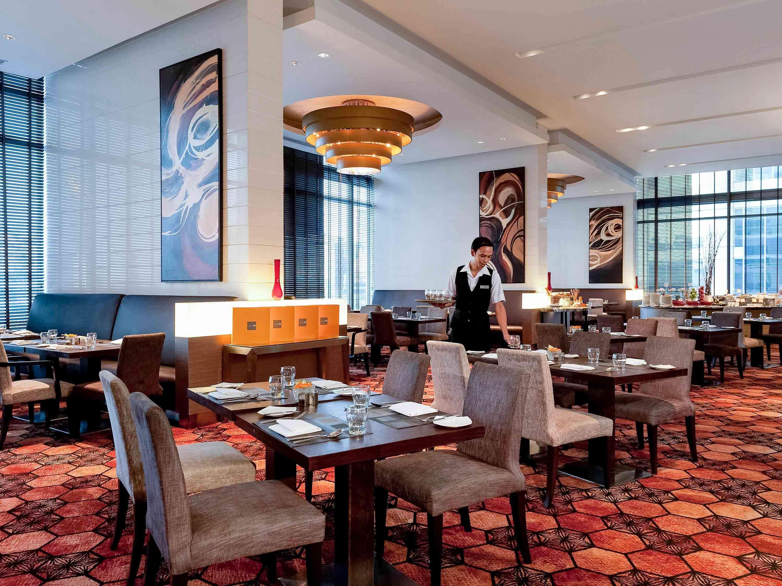 Restaurant Four Points by Sheraton Bangkok Ploenchit