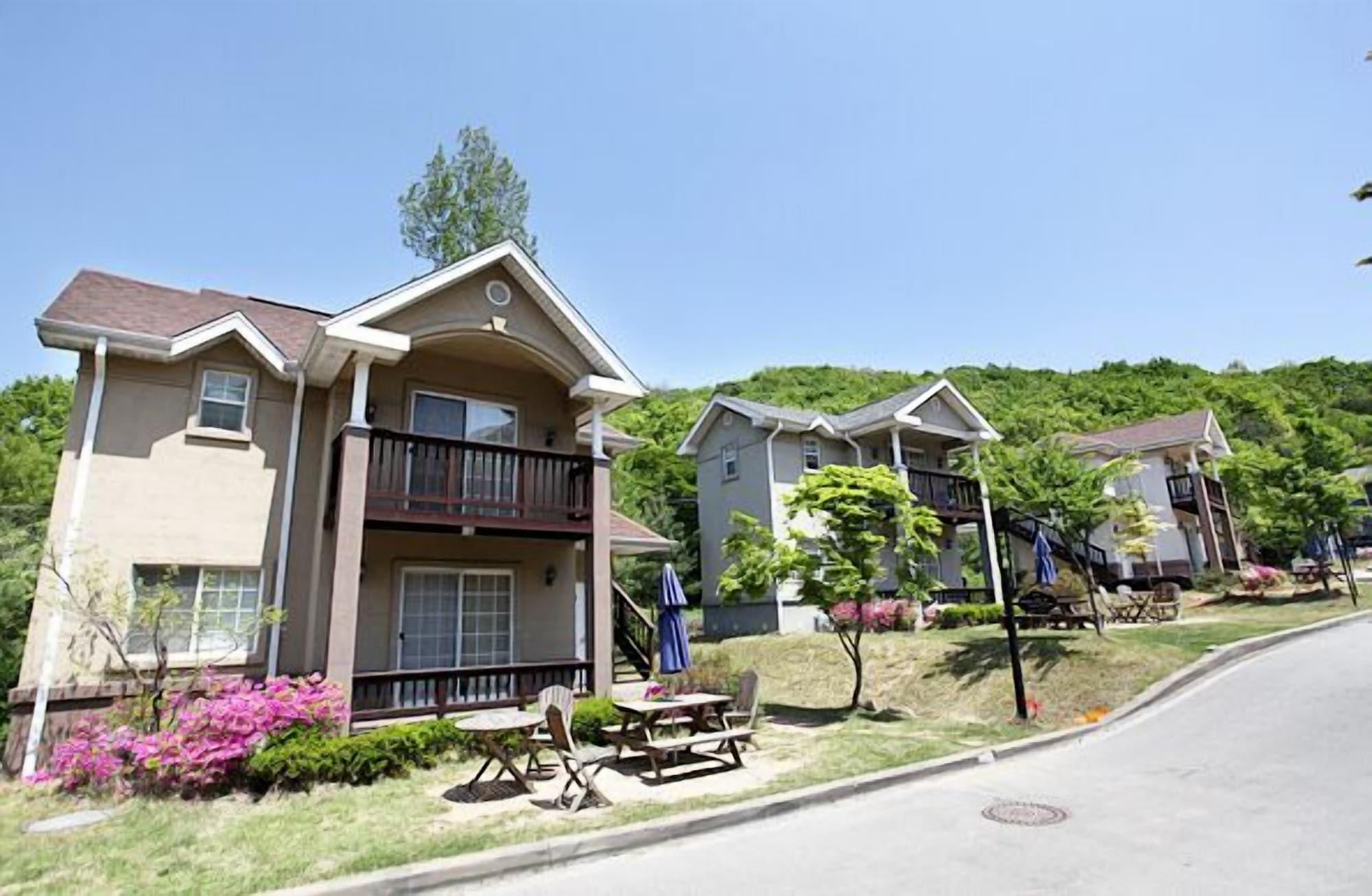 Vista Exterior Yongin Doongji Art Village Pension