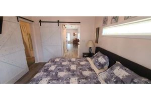 Alquiler Vacacional - Serene Cottage & Wooded Retreat w Huge Porch!