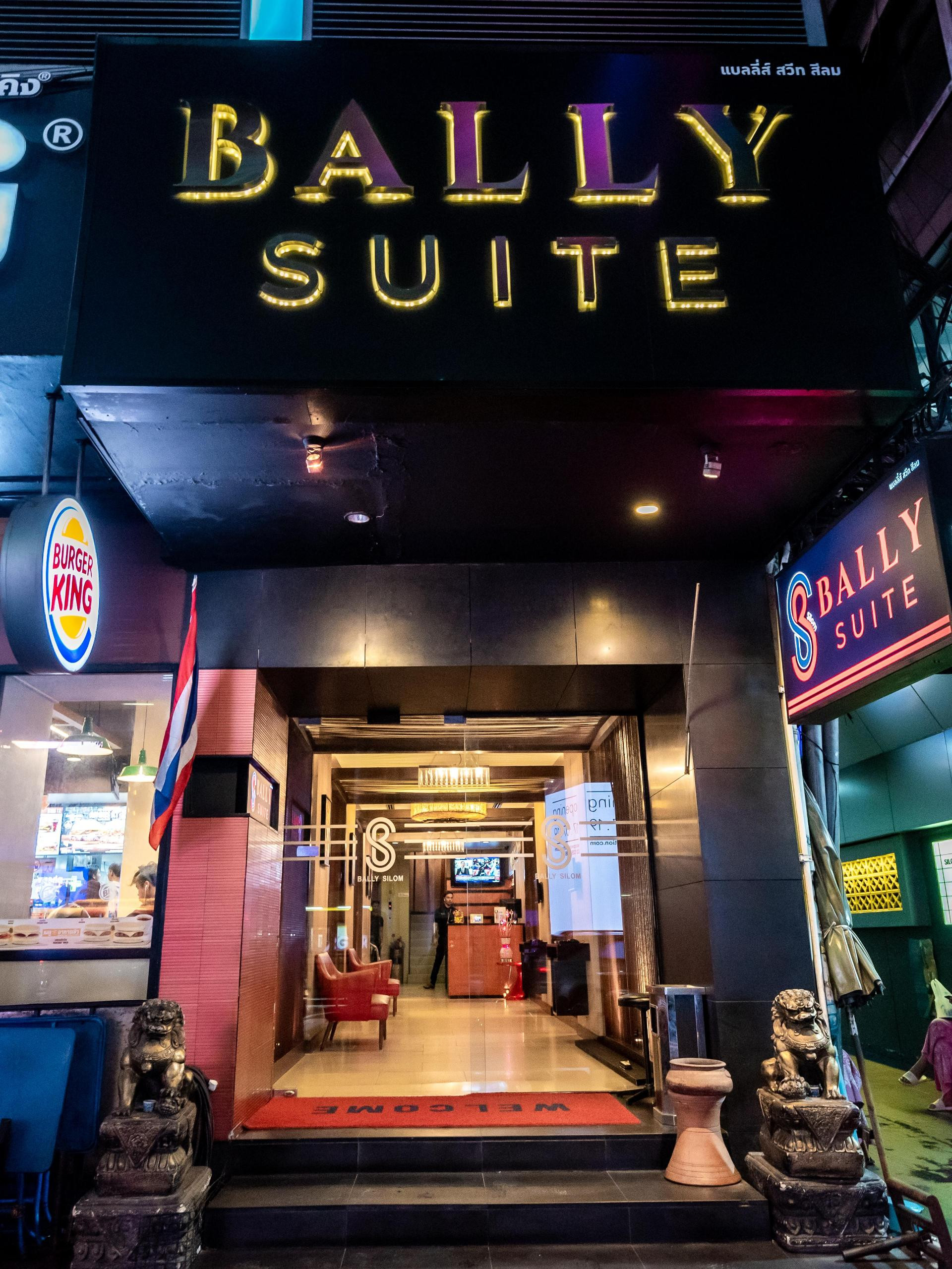Vista Exterior Bally Suite Silom