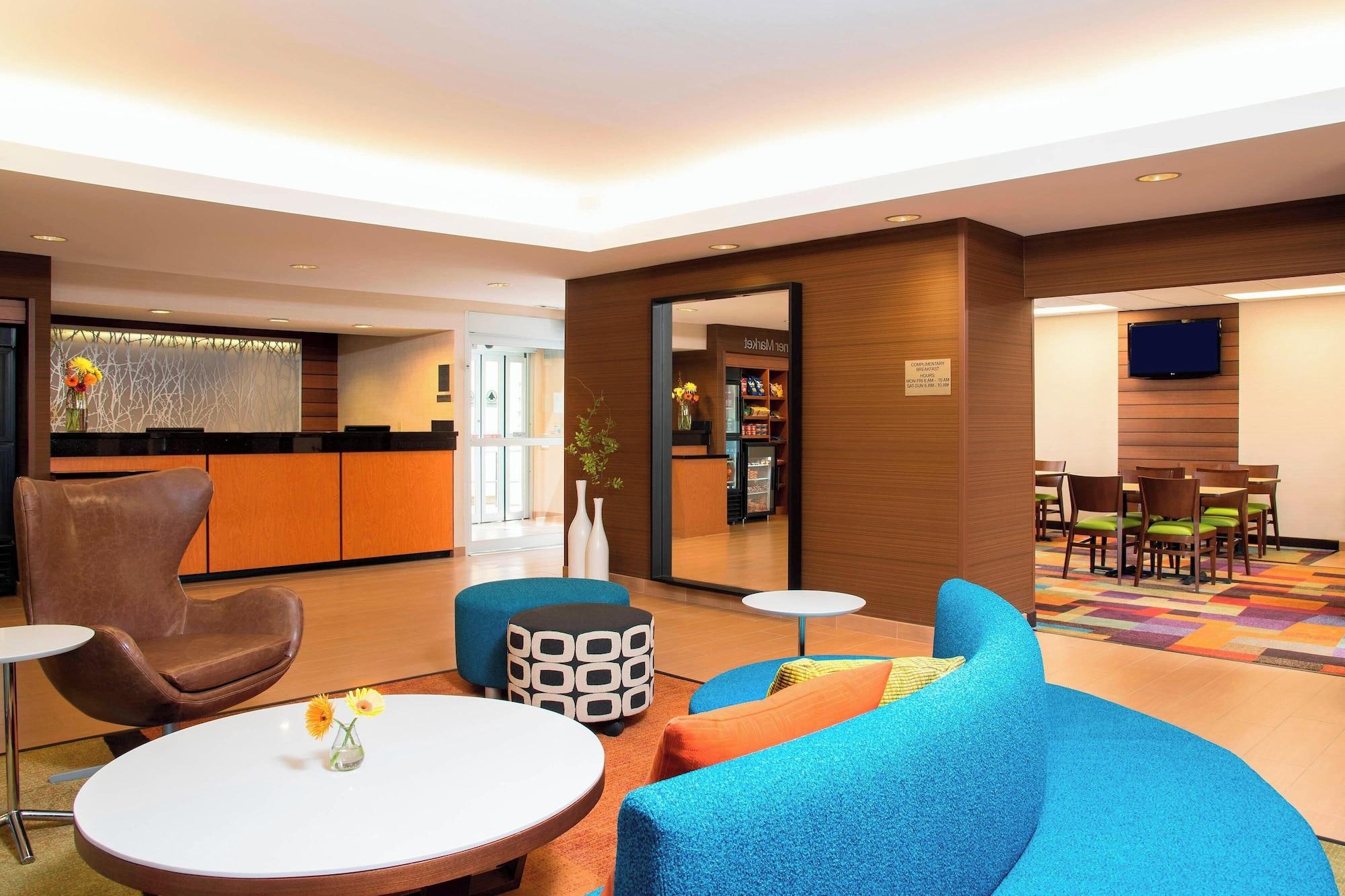 Vista Lobby Fairfield Inn & Suites by Marriott Bloomington