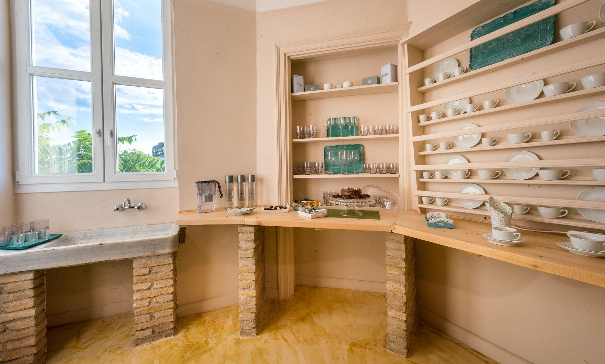 Bar/Salón Palladian Home