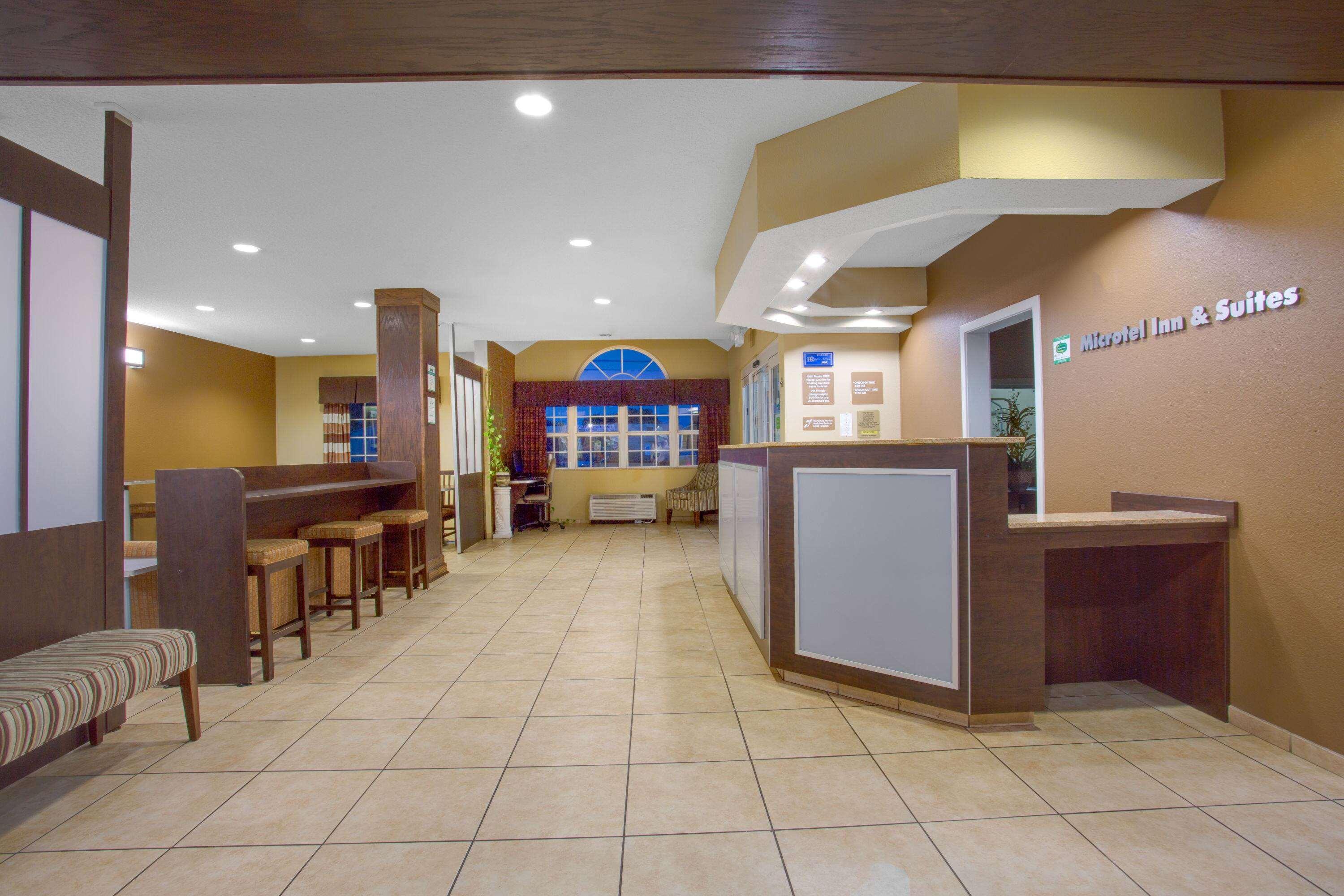 Vista Lobby Microtel Inn & Suites by Wyndham Harrisonburg