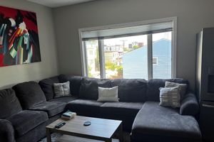 Alquiler Vacacional - 2BR with a king, queen-beds sofa bed 65’’TV free parking close to everything