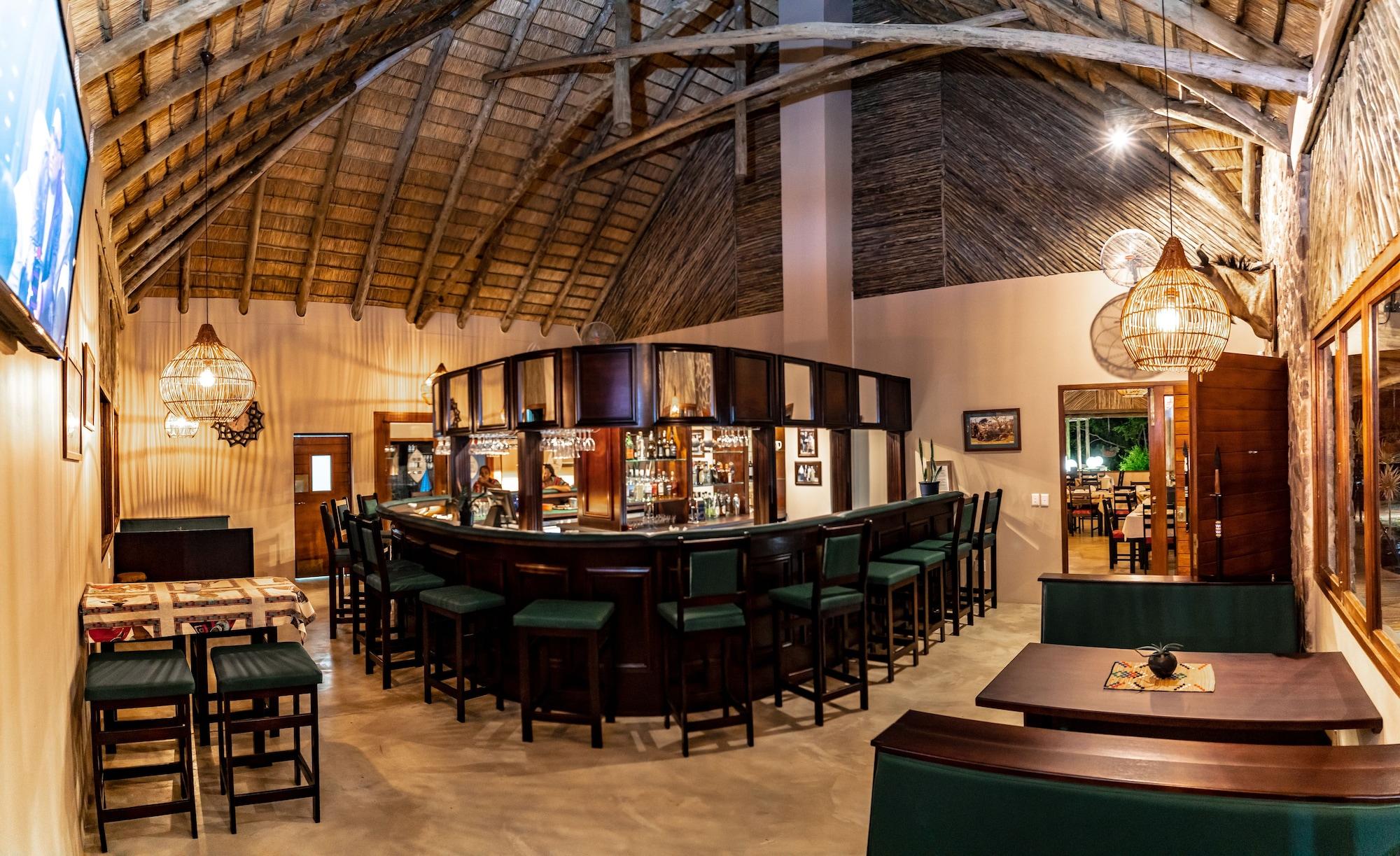 Bar/Salón Gooderson Dumazulu Lodge & Traditional Village