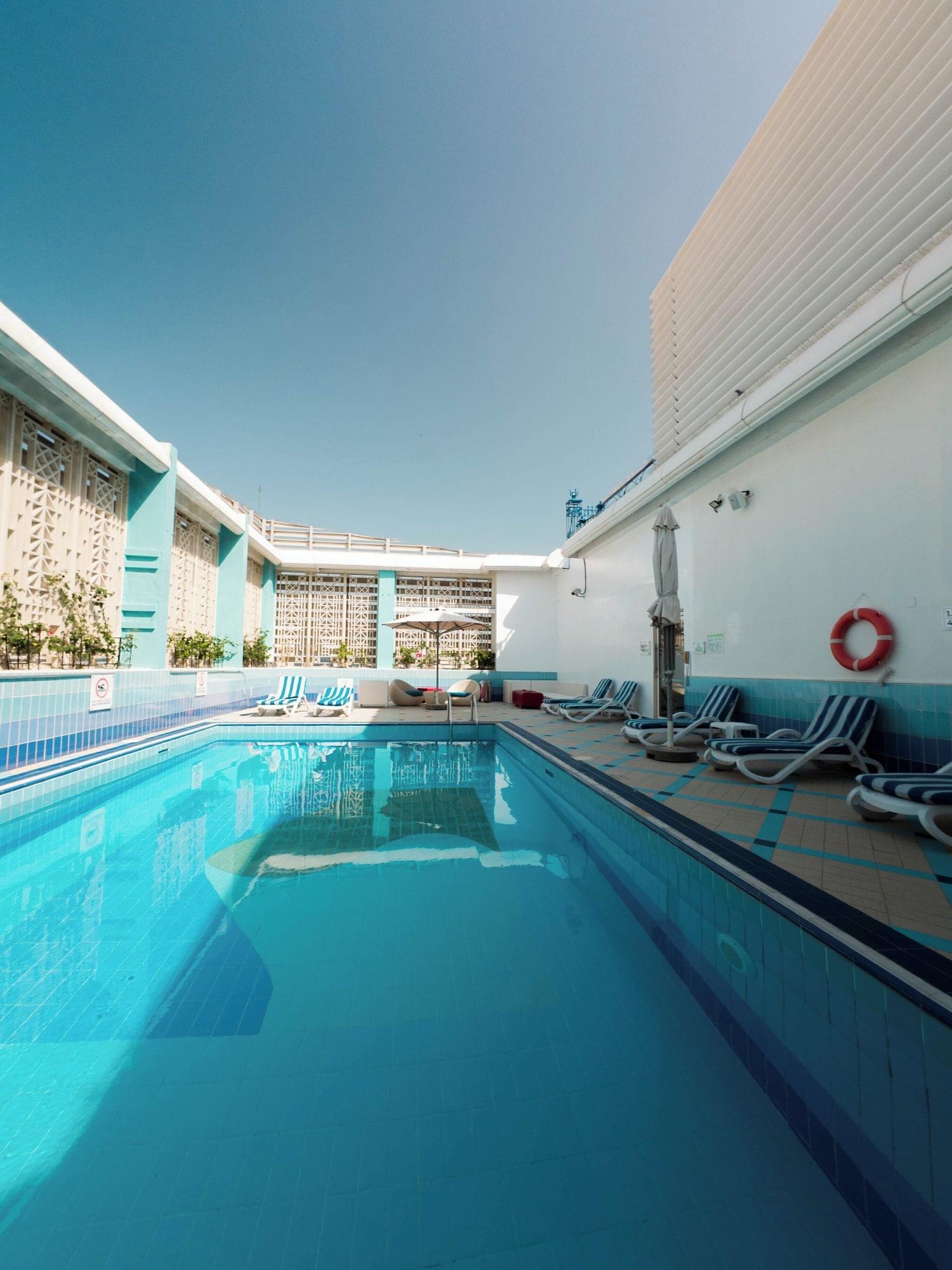 Vista Piscina Copthorne Downtown Abu Dhabi