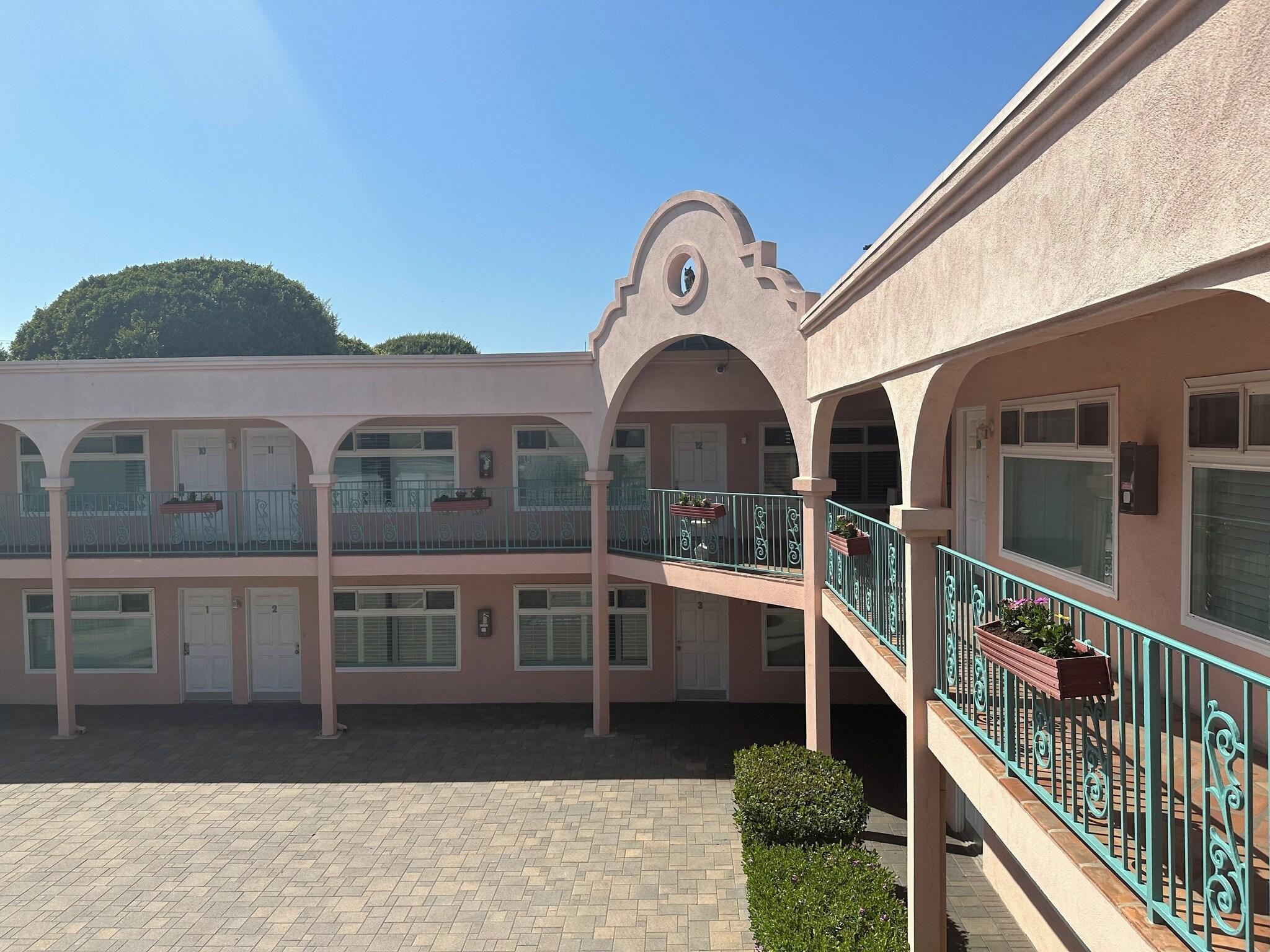 Varios Sea Shore Motel