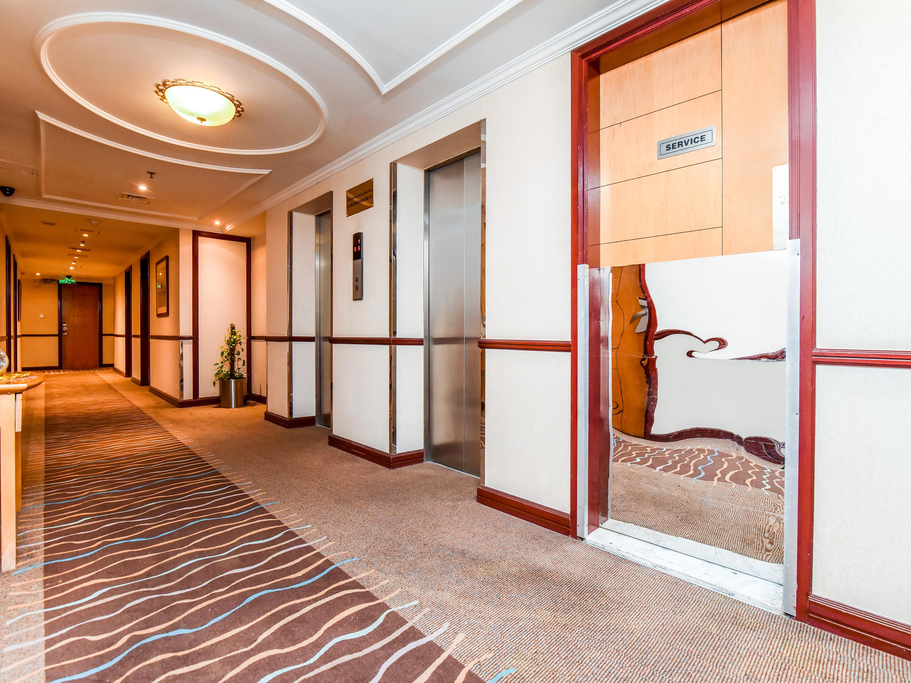 Vista Lobby Landmark Summit Hotel