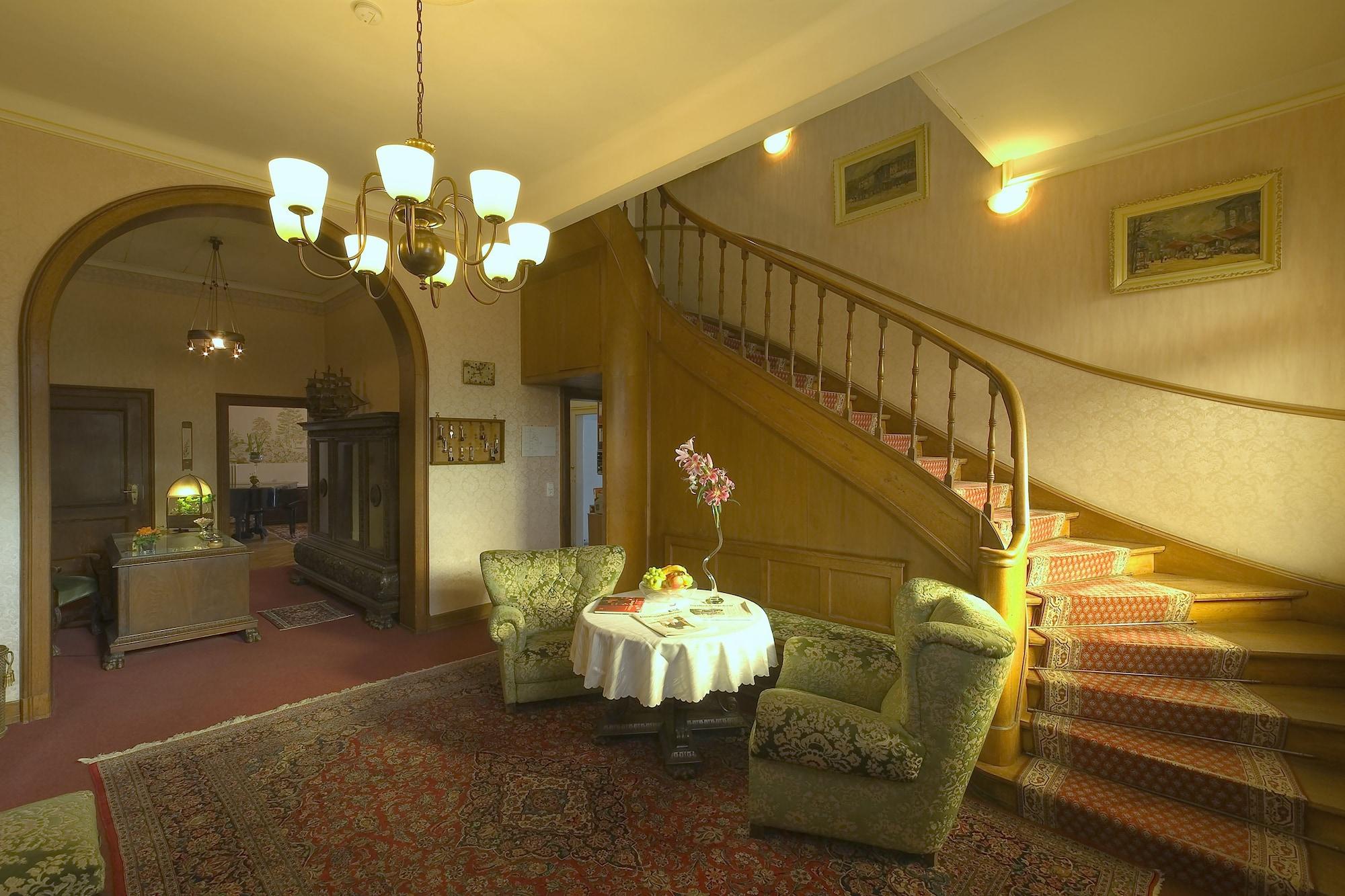 Vista Lobby Hotel am Berg
