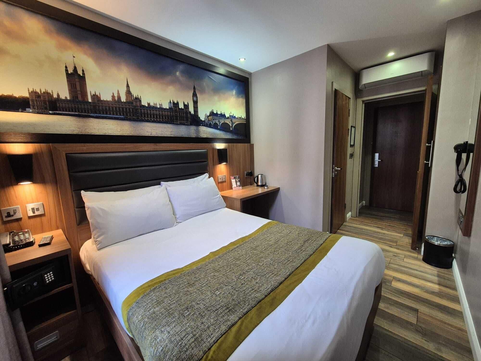 Varios London Court Hotel