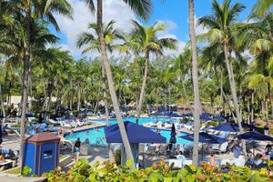 Alojamiento - 4,000+ sq ft beachfront residence + PRIVATE BEACH Resort & Spa by Marriott.