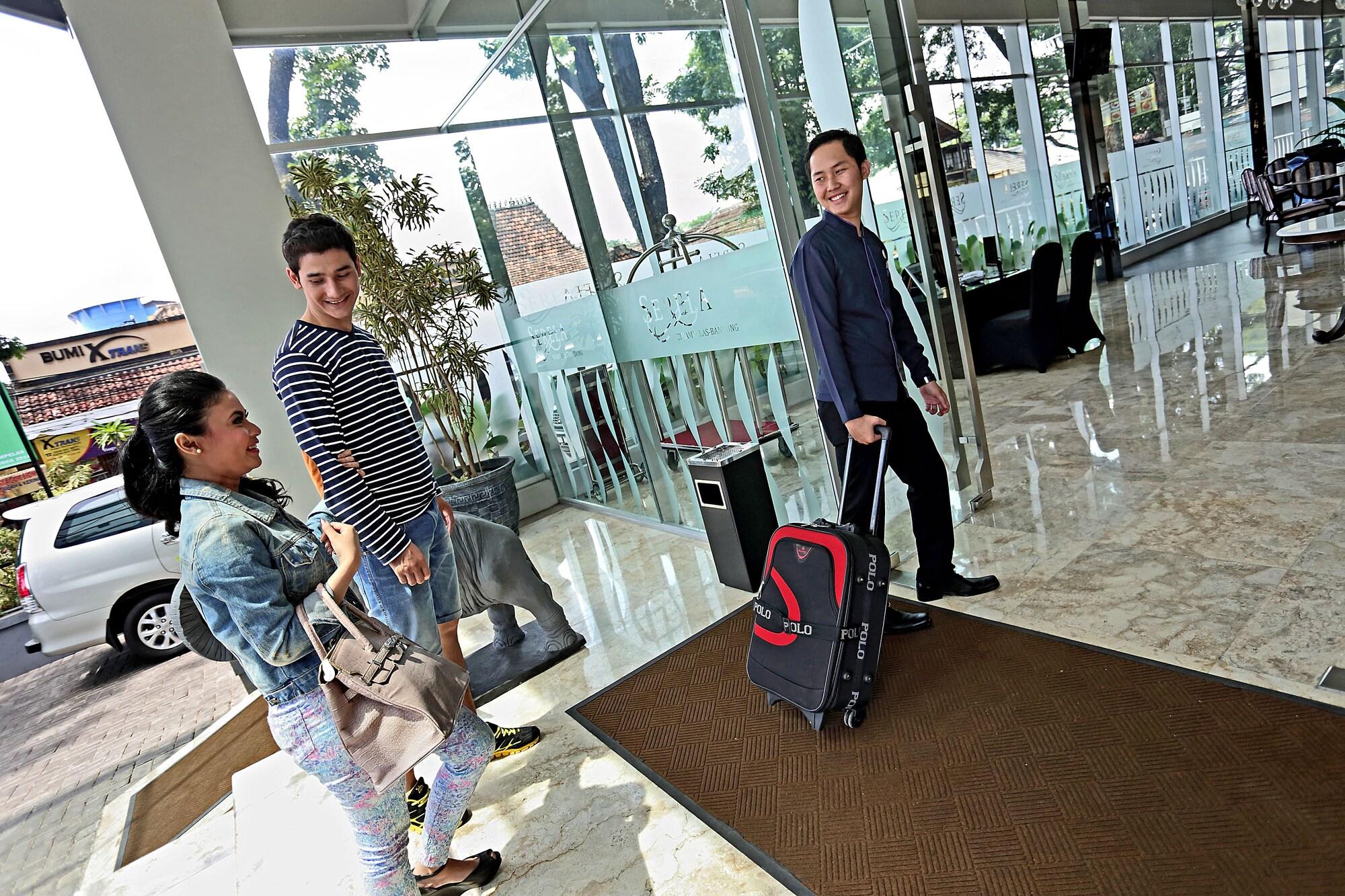 Vista Exterior Serela Cihampelas Hotel