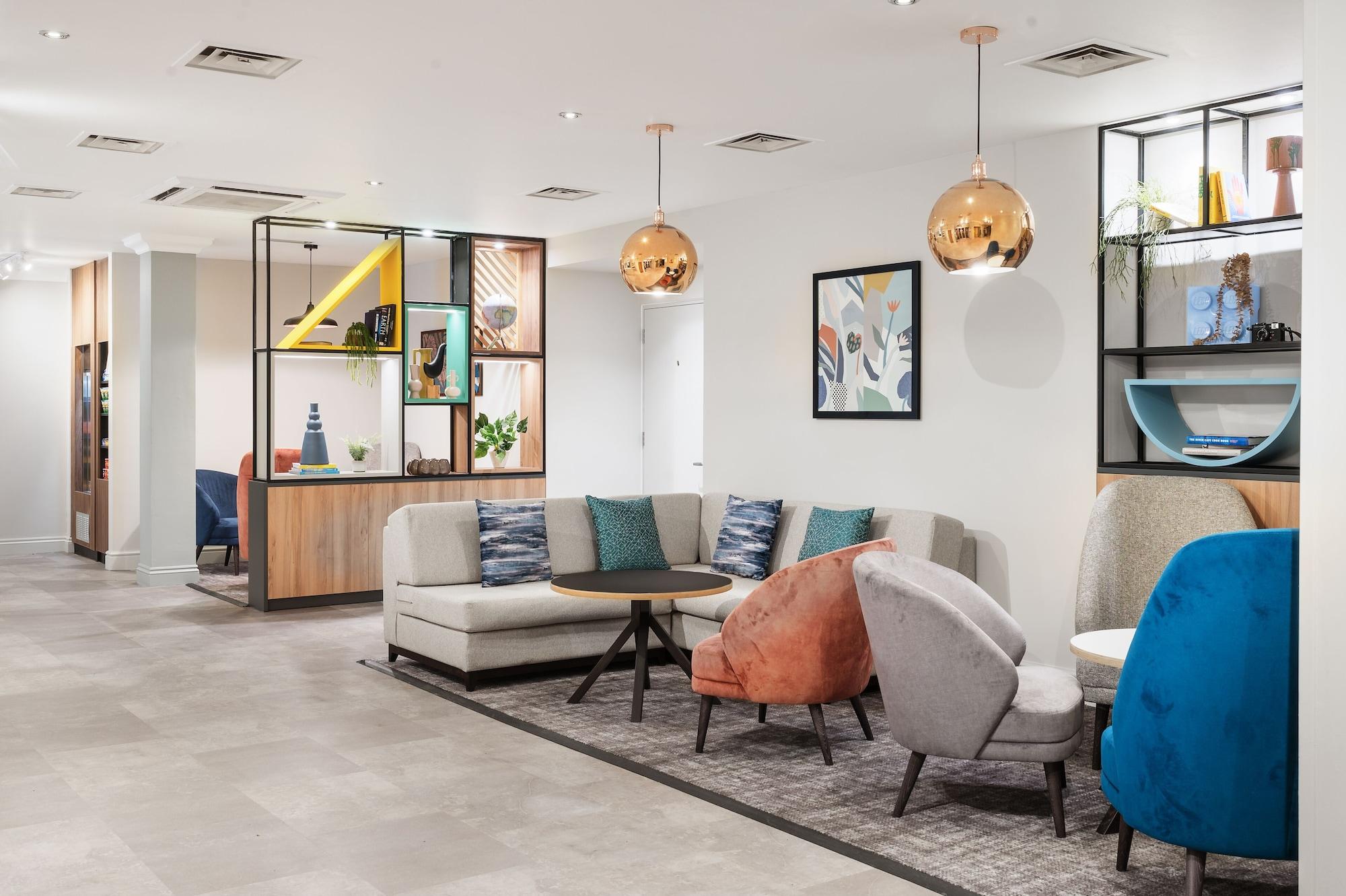 Vista Lobby Holiday Inn Derby Nottingham M1 J25 by IHG